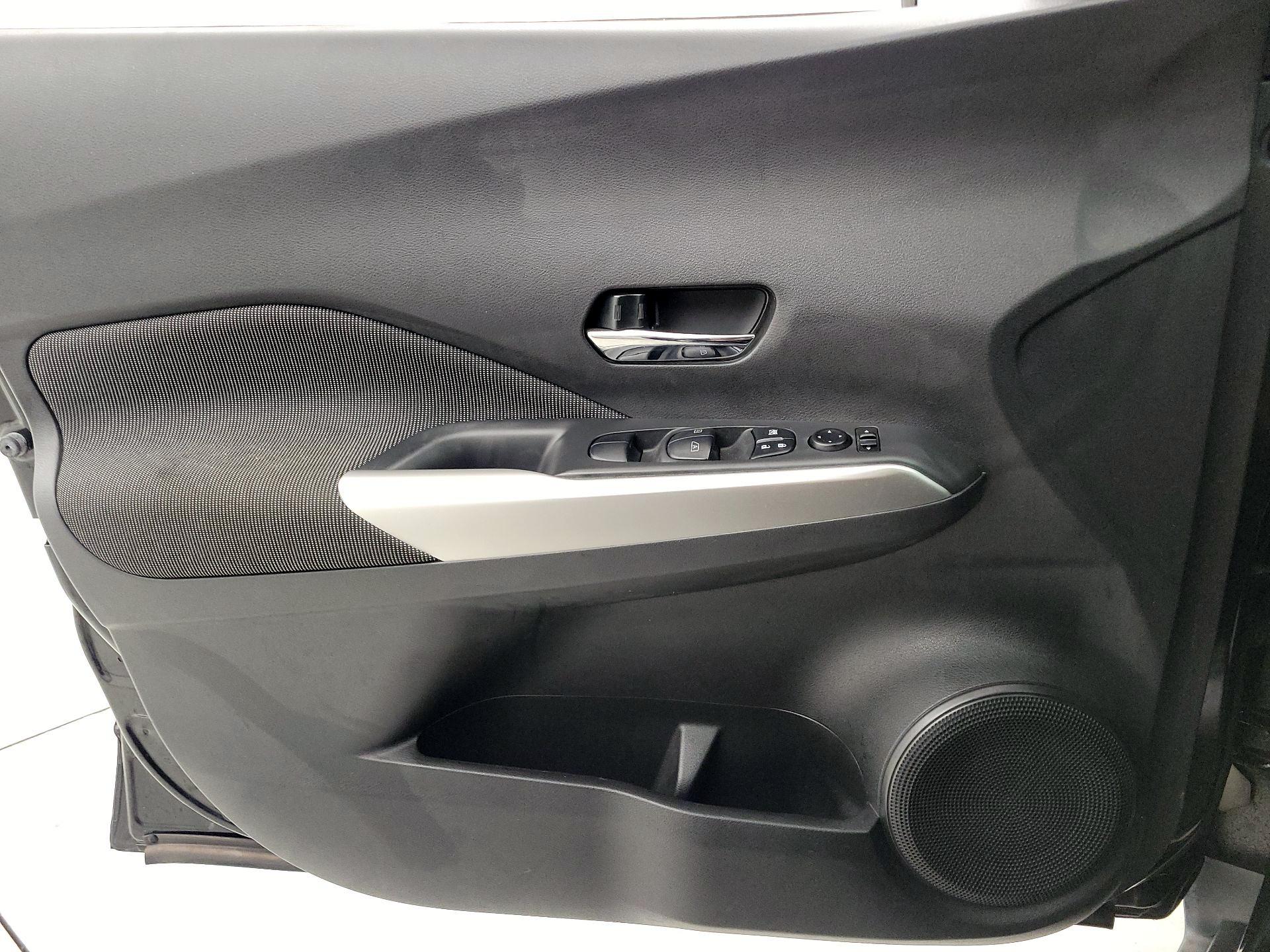 Thumbnail: 2019 Nissan Kicks - 12