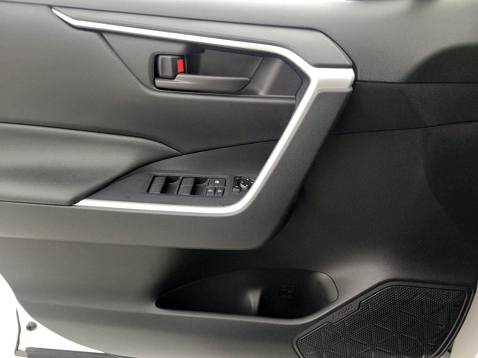Thumbnail: 2019 Toyota RAV4 - 12