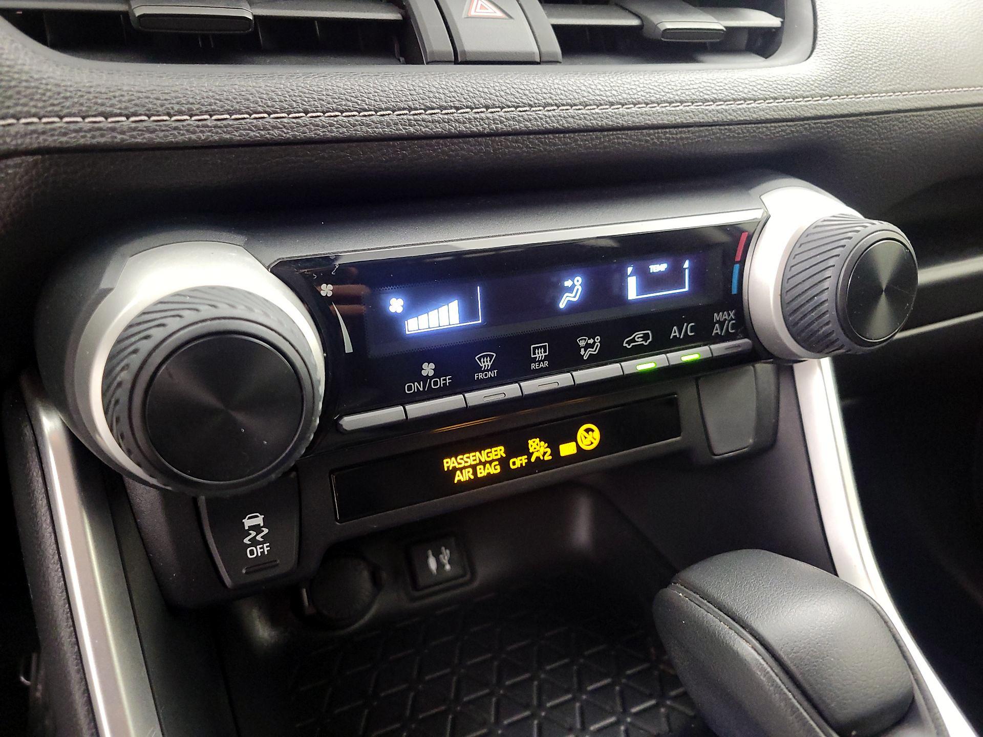 Thumbnail: 2019 Toyota RAV4 - 16