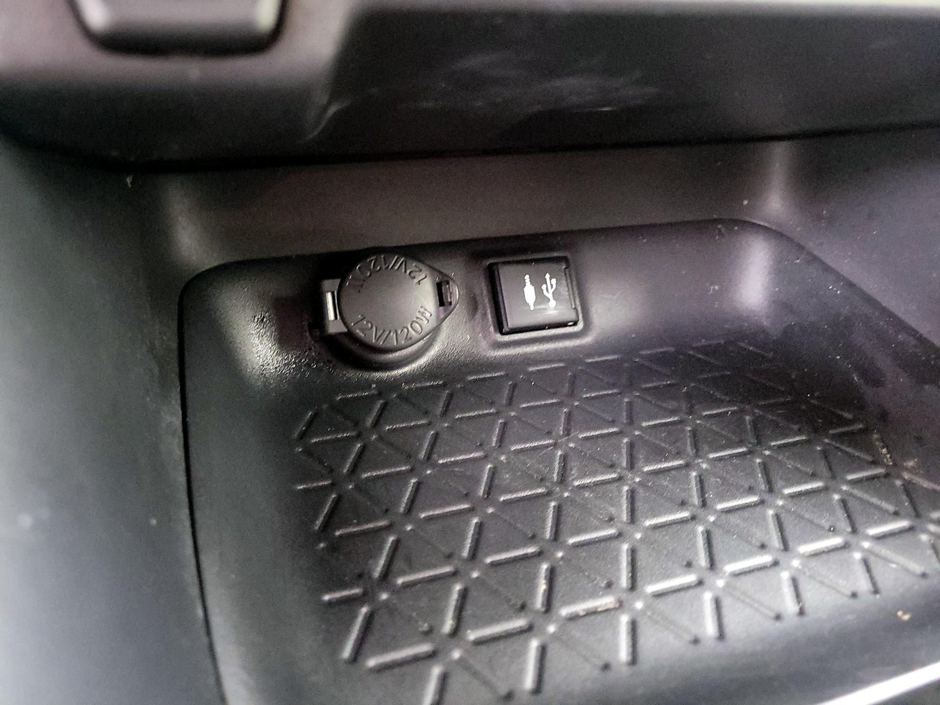 Thumbnail: 2019 Toyota RAV4 - 18