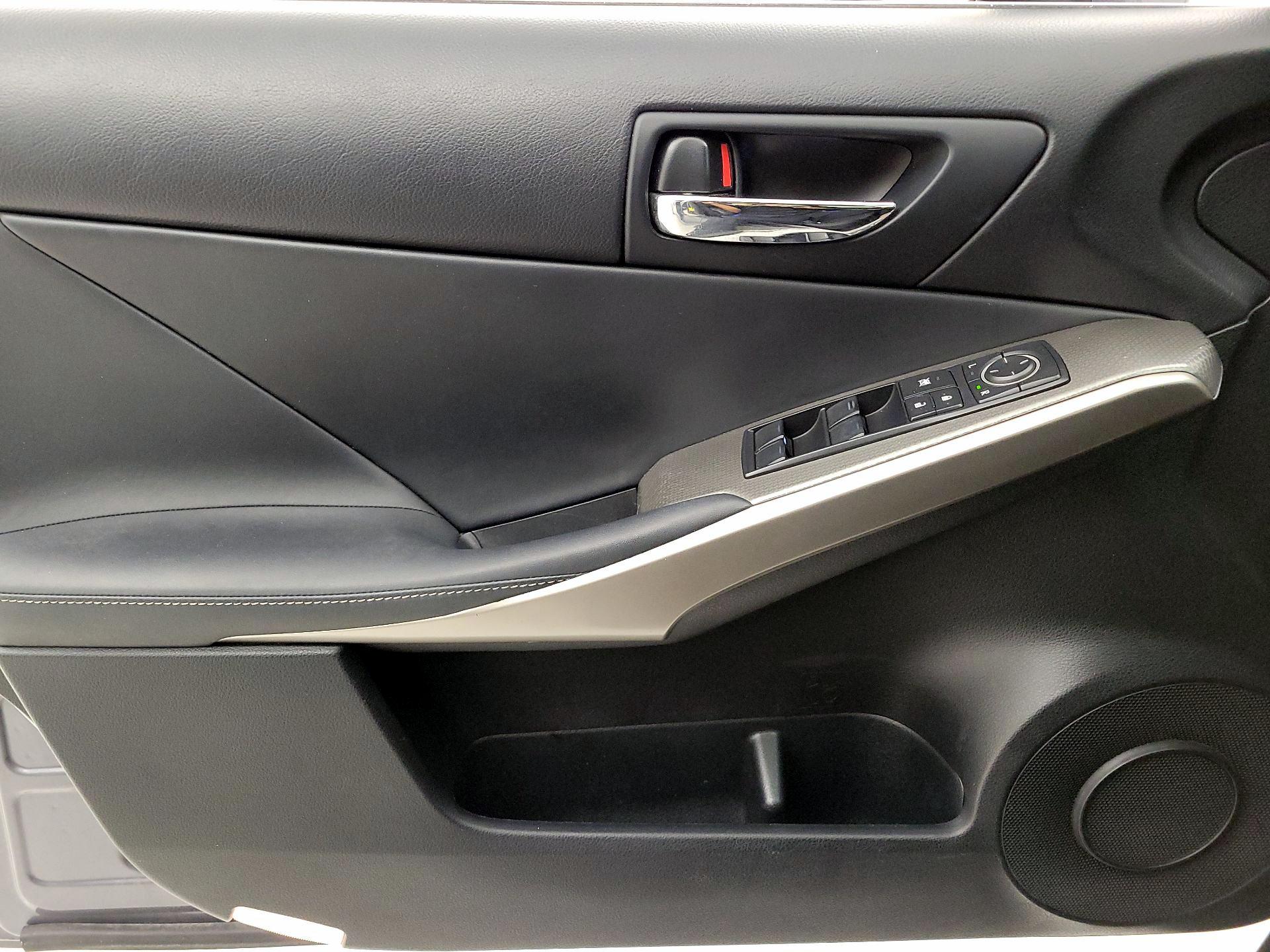 Thumbnail: 2015 Lexus IS - 12