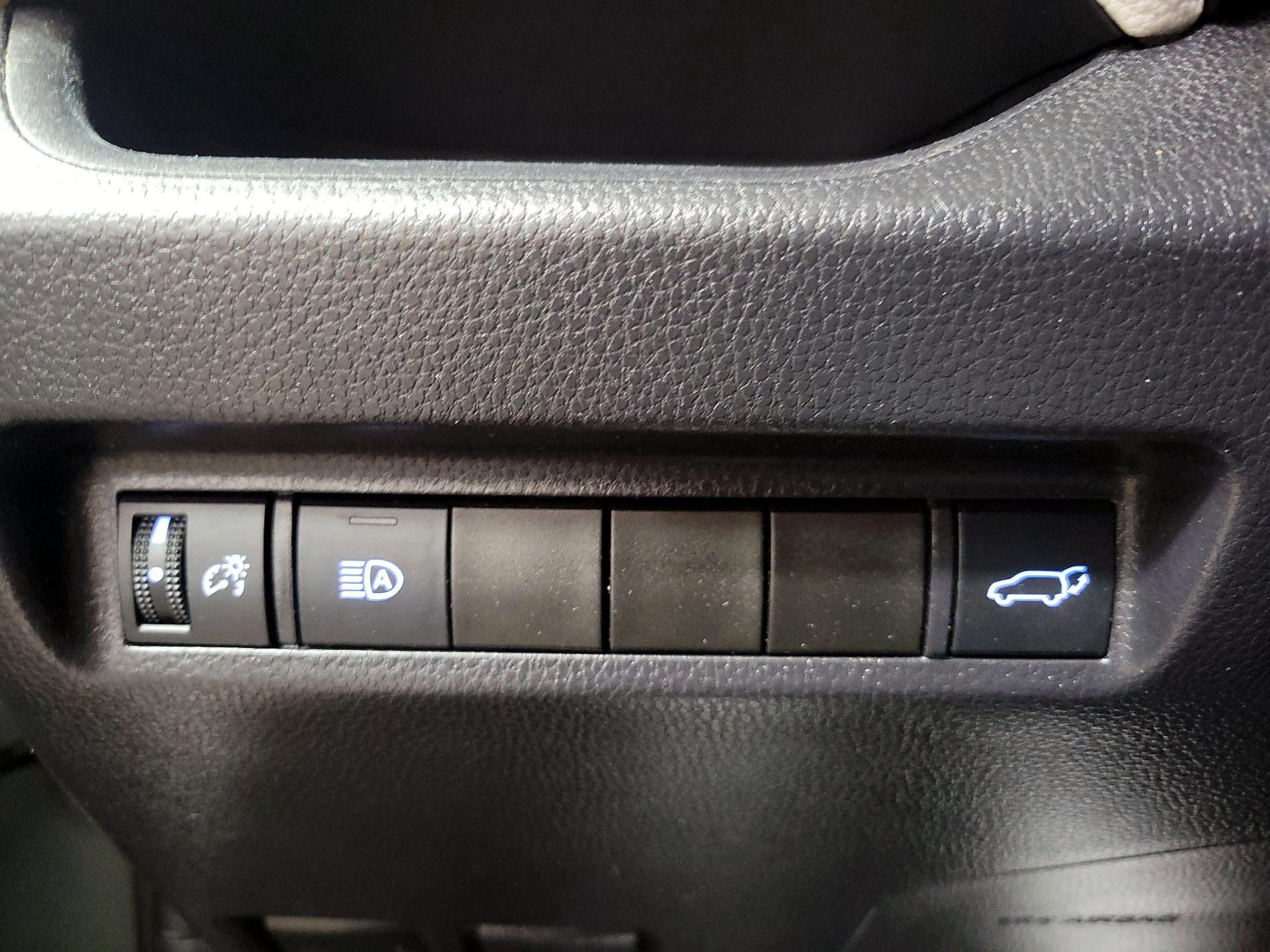 Thumbnail: 2019 Toyota RAV4 - 13