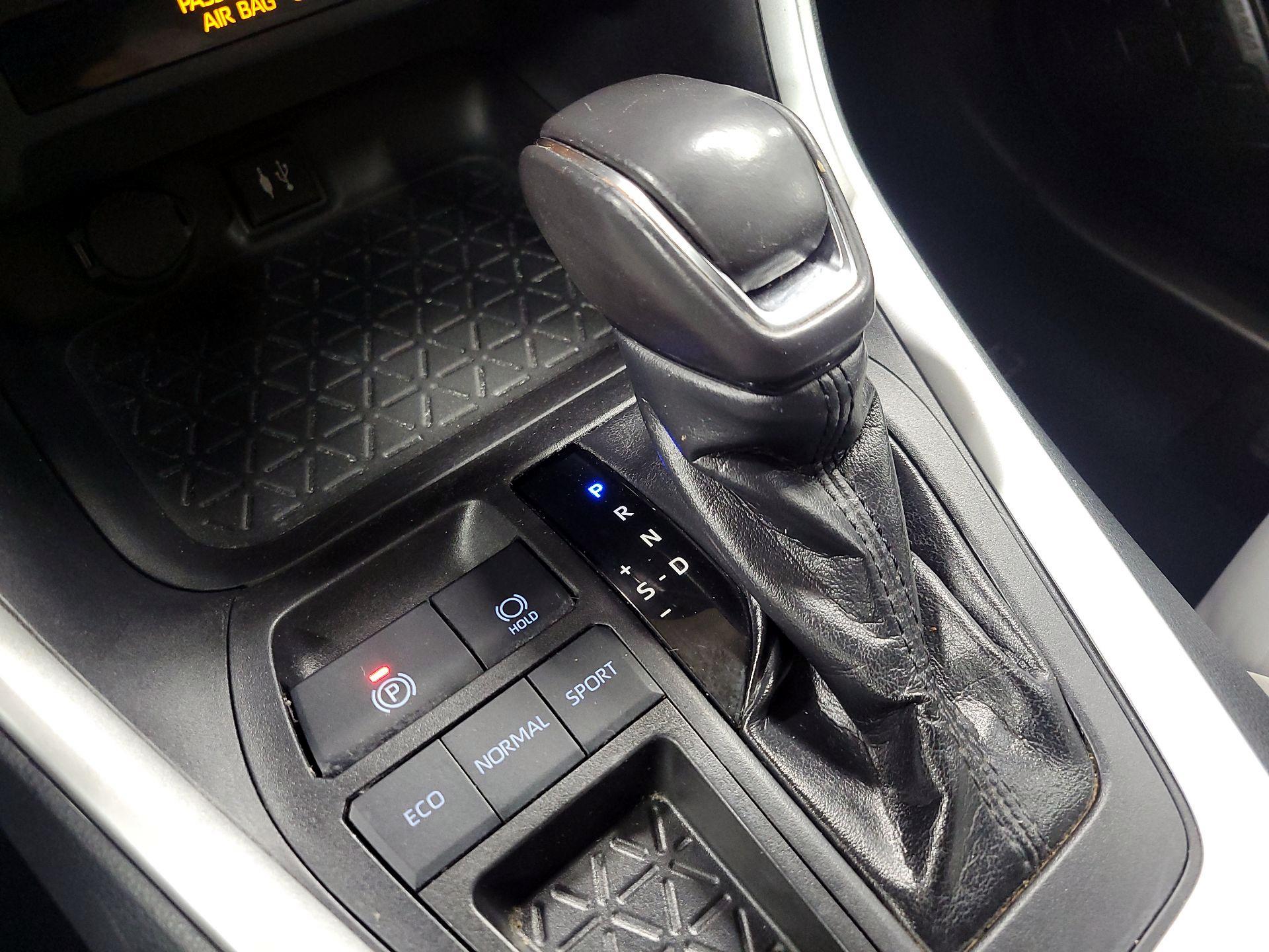 Thumbnail: 2019 Toyota RAV4 - 16
