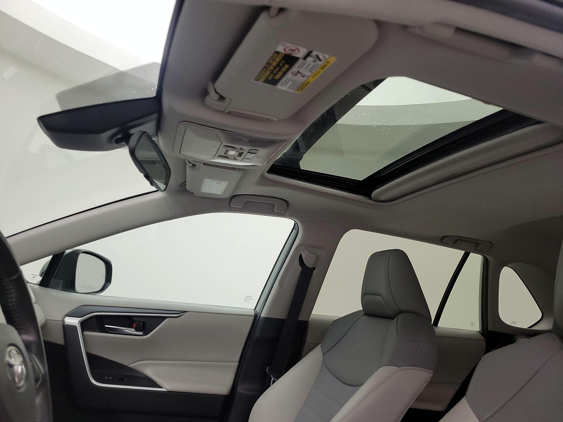 Thumbnail: 2019 Toyota RAV4 - 18