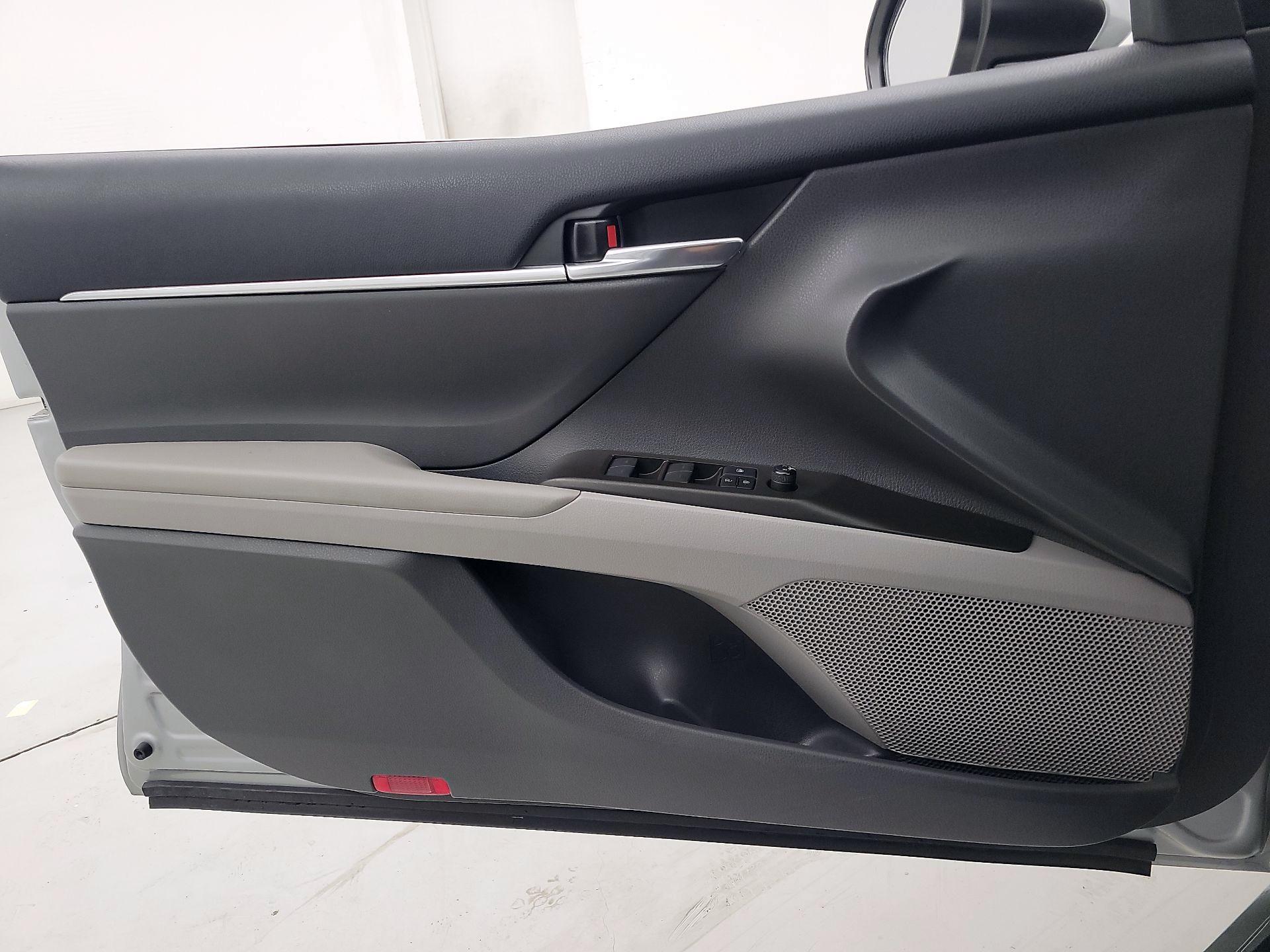 Thumbnail: 2021 Toyota Camry - 12