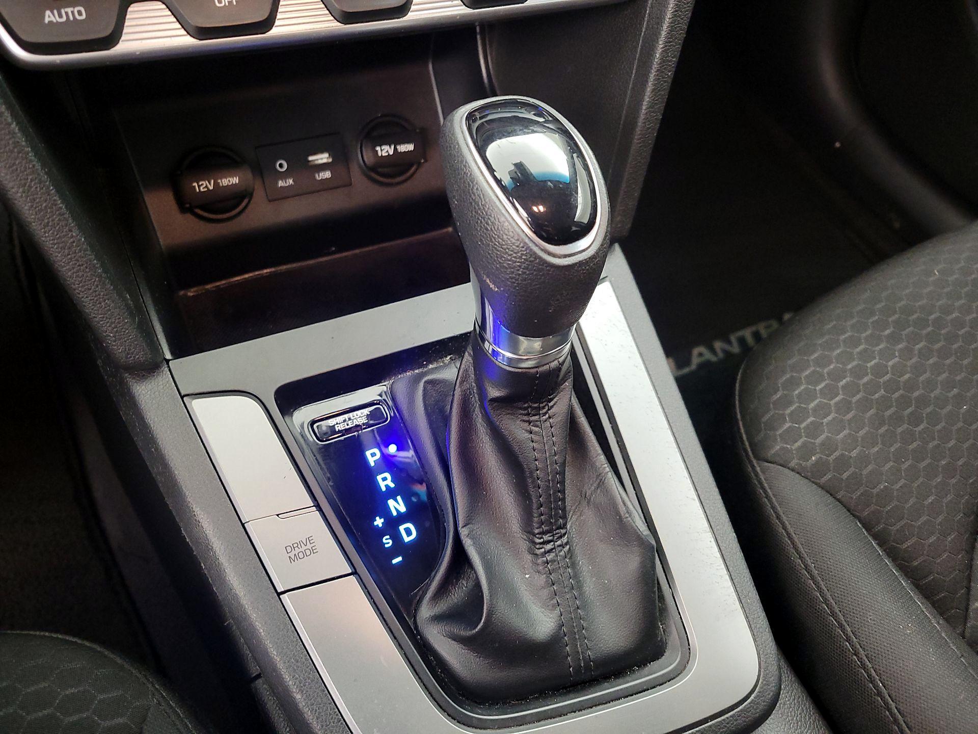 Thumbnail: 2020 Hyundai Elantra - 17