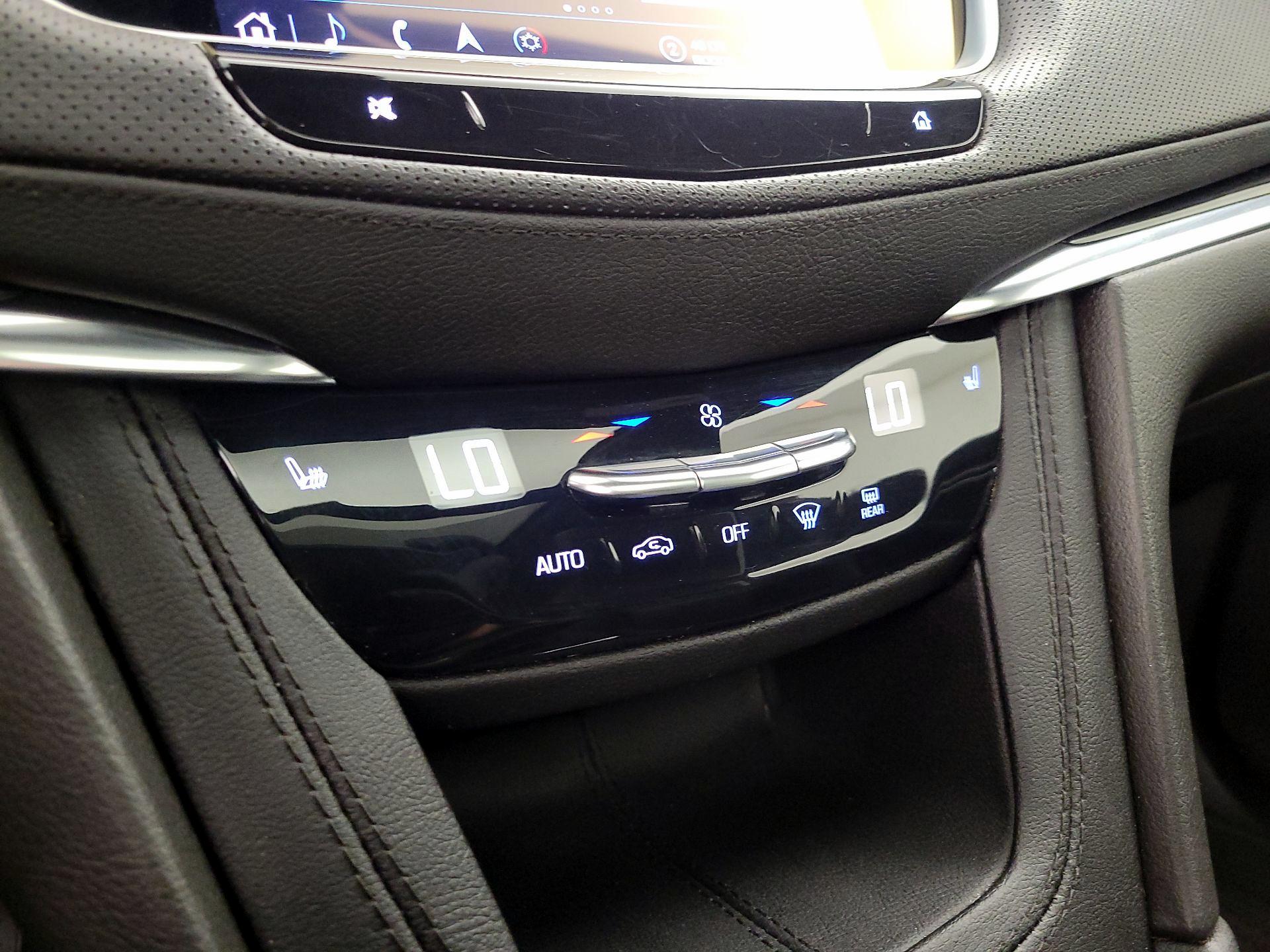 Thumbnail: 2023 Cadillac XT5 - 17