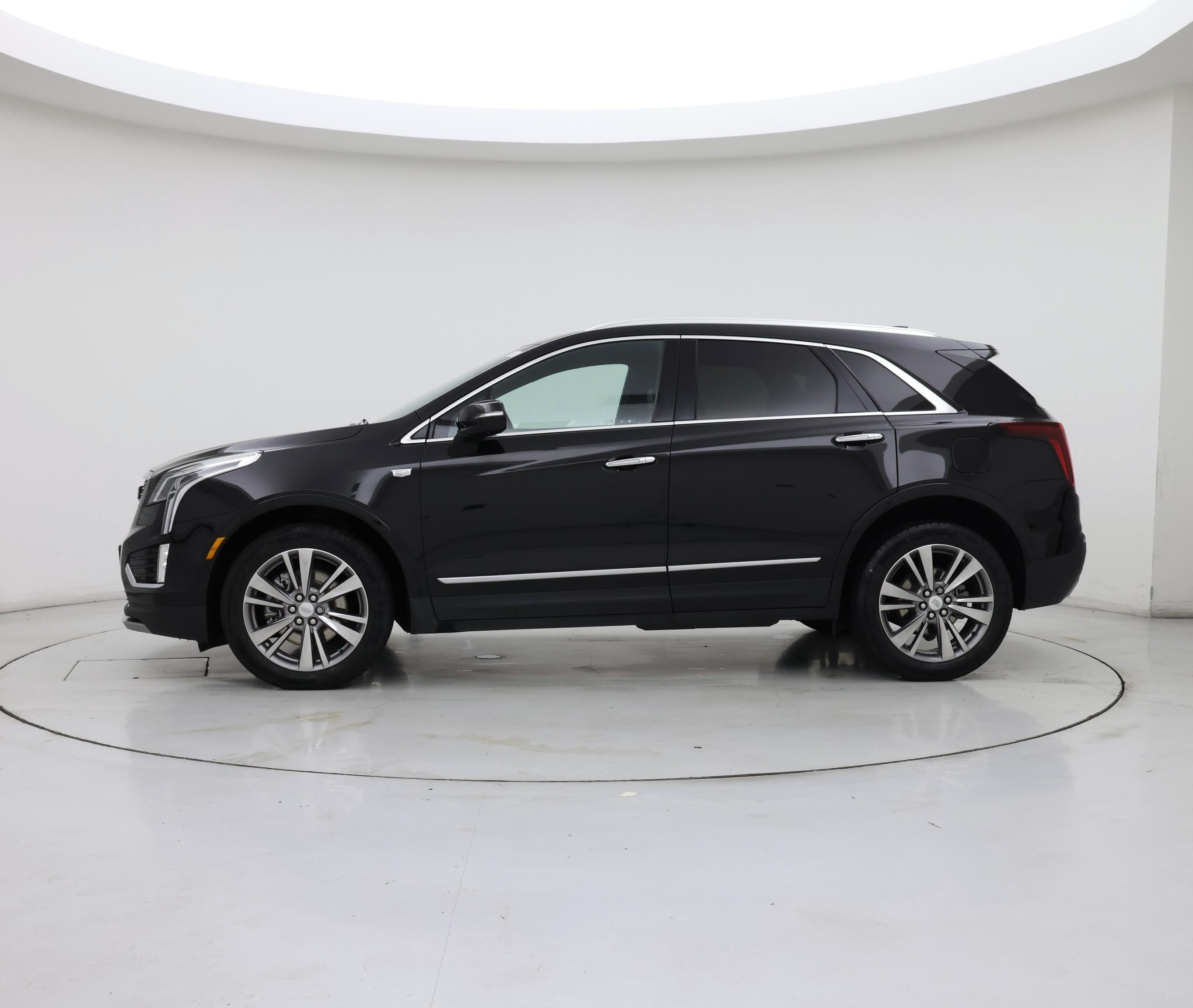 Thumbnail: 2023 Cadillac XT5 - 3