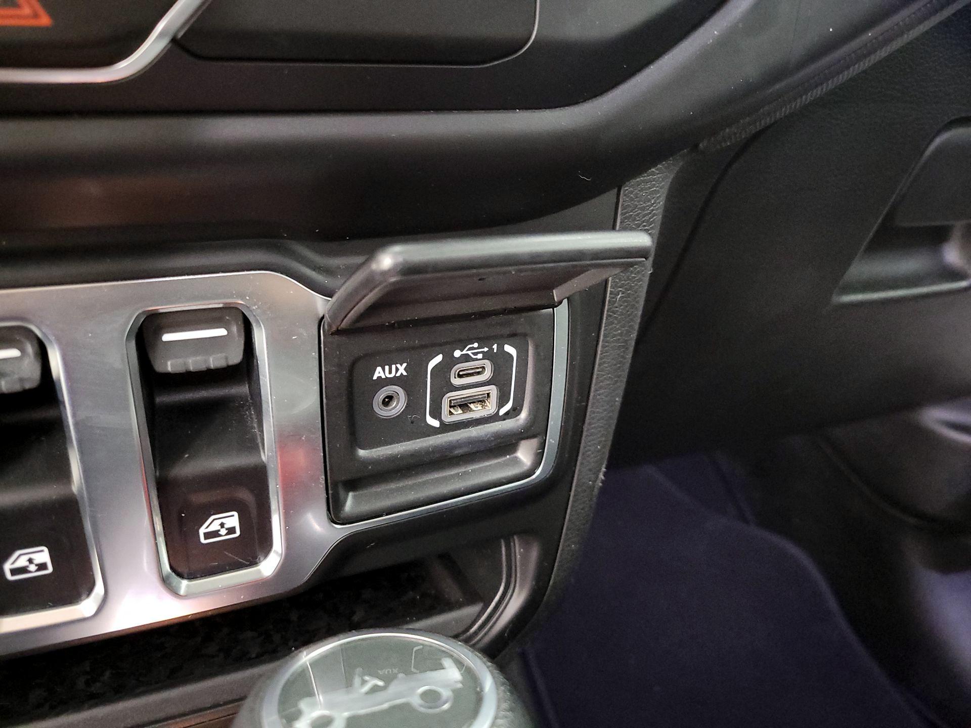 Thumbnail: 2020 Jeep Wrangler - 18
