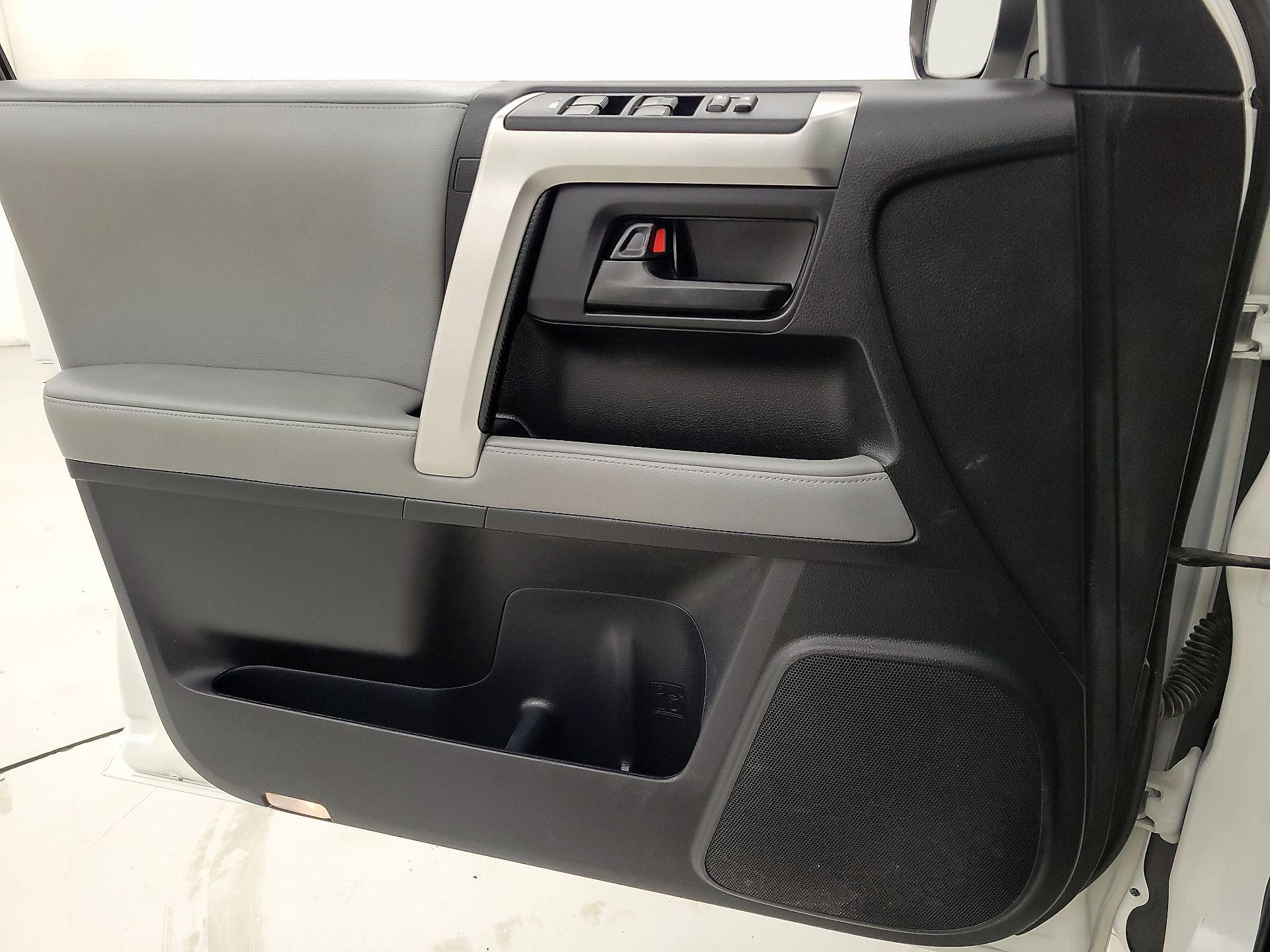 Thumbnail: 2013 Toyota 4Runner - 12