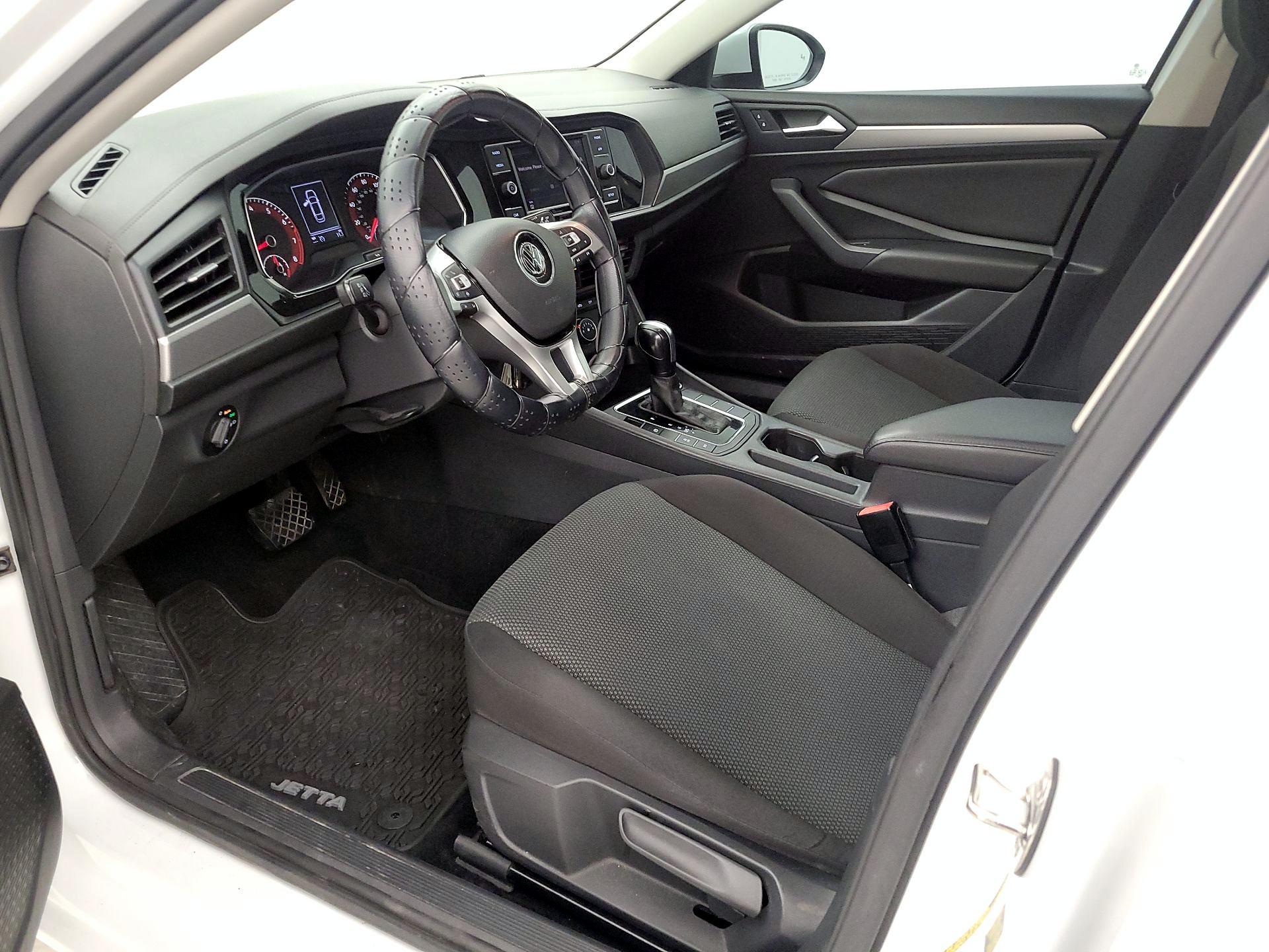 Thumbnail: 2019 Volkswagen Jetta - 11