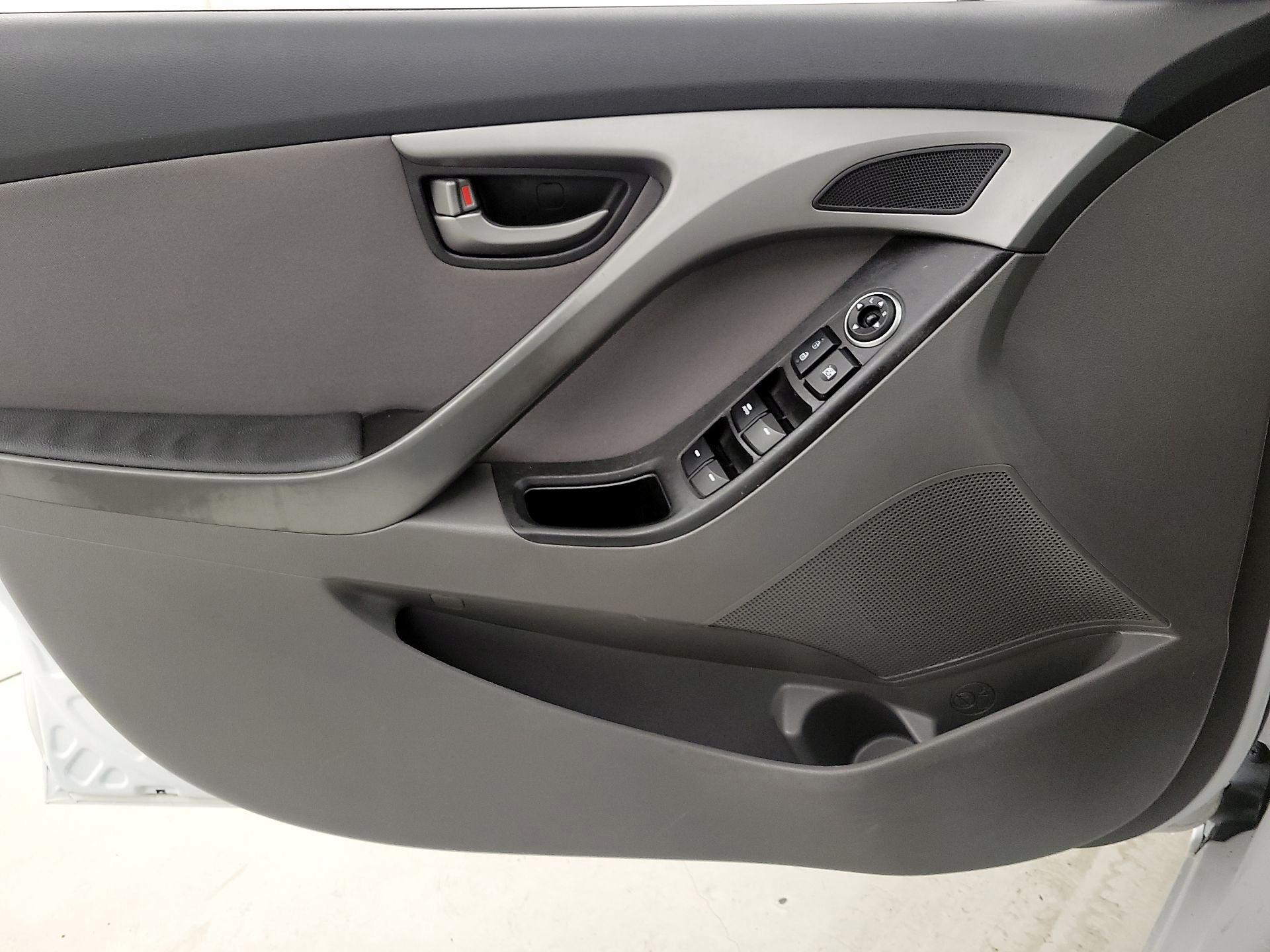 Thumbnail: 2016 Hyundai Elantra - 12