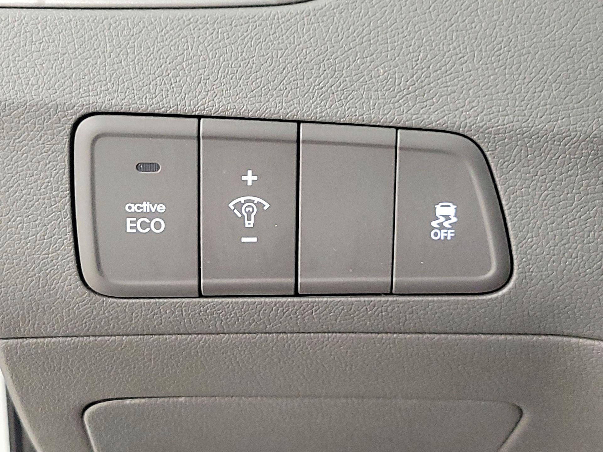 Thumbnail: 2016 Hyundai Elantra - 13