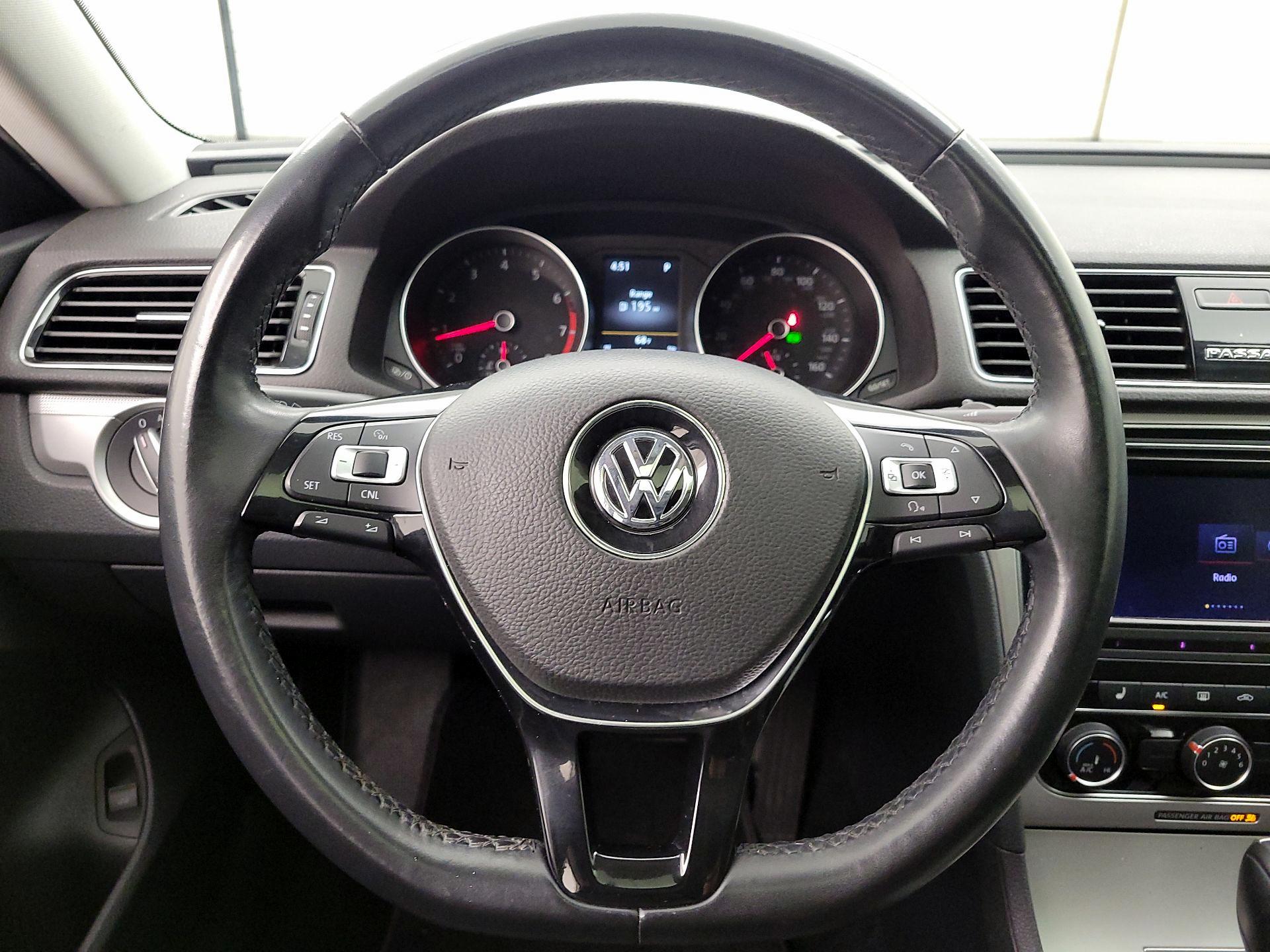 Thumbnail: 2019 Volkswagen Passat - 10