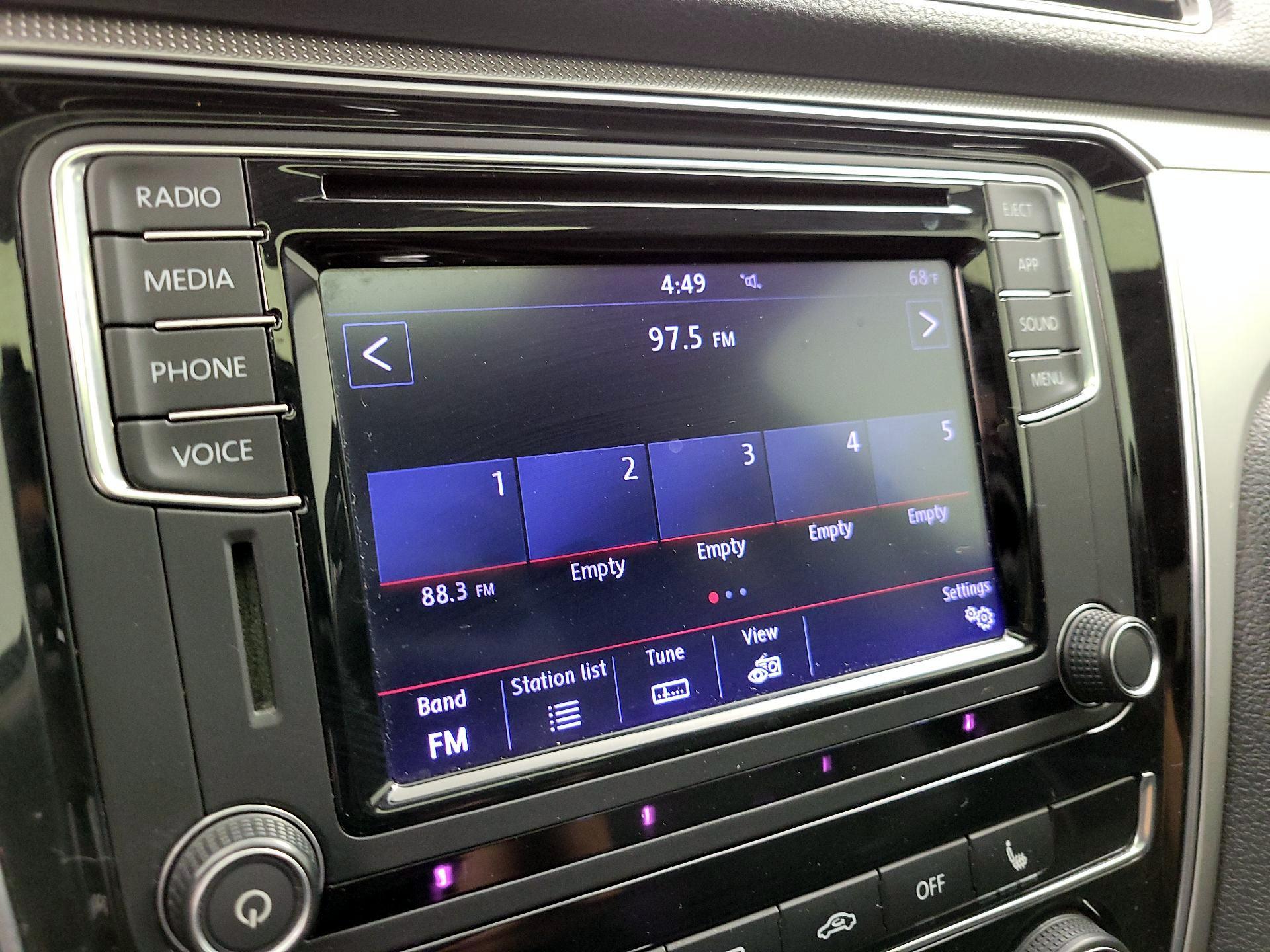Thumbnail: 2019 Volkswagen Passat - 15