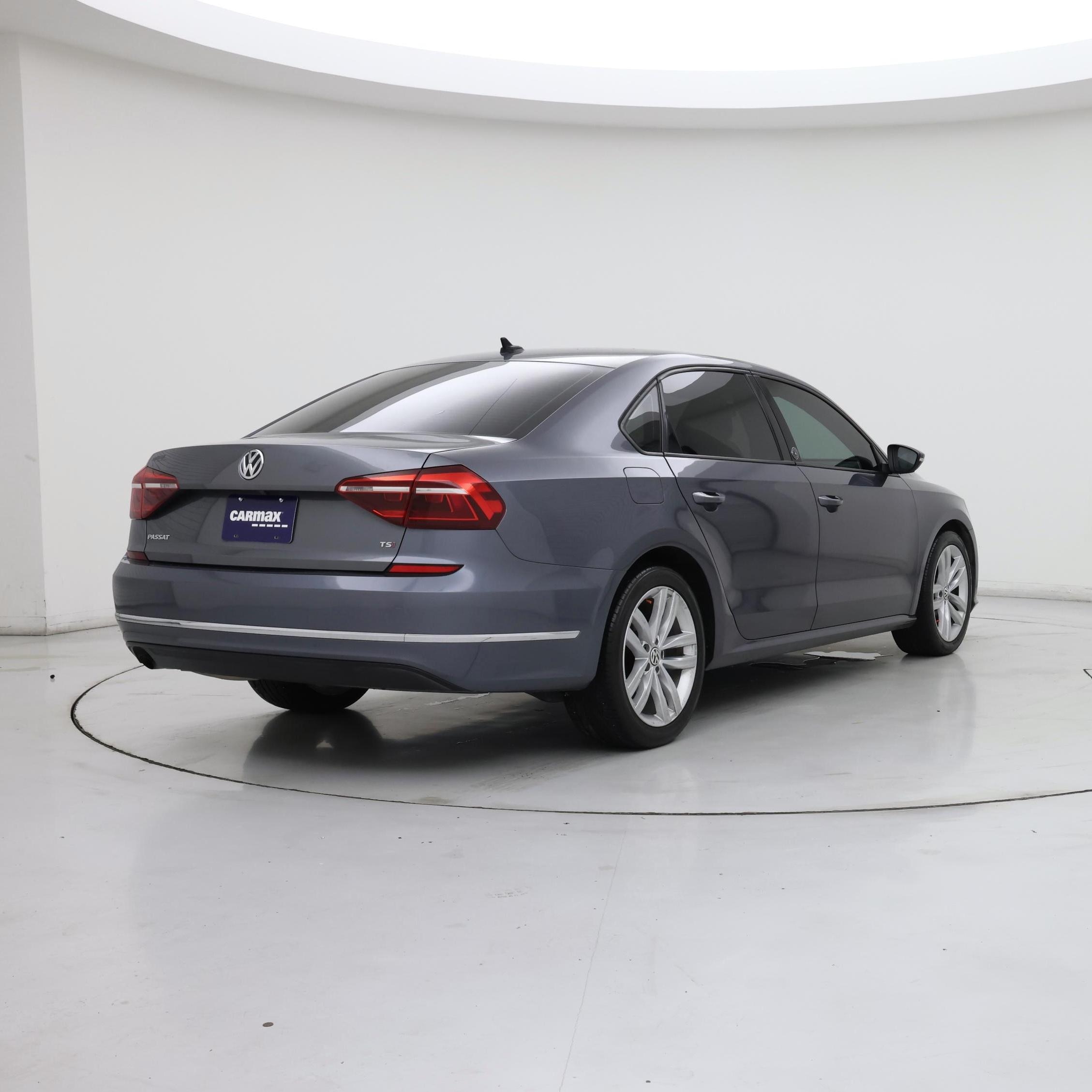 Thumbnail: 2019 Volkswagen Passat - 8