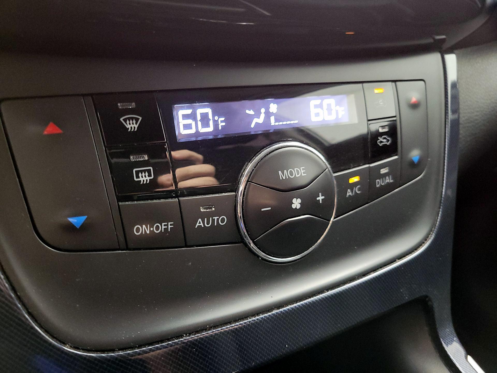 Thumbnail: 2019 Nissan Sentra - 16