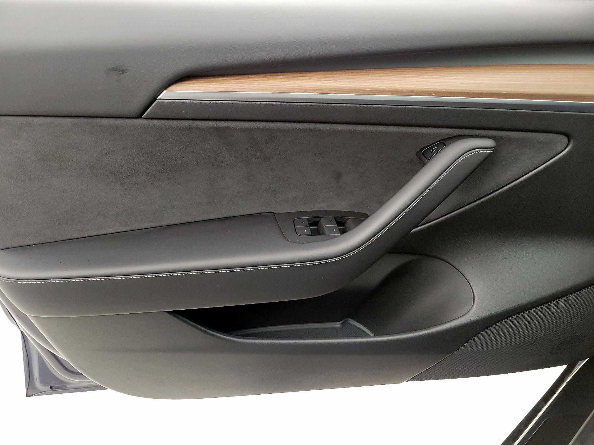 Thumbnail: 2022 Tesla Model 3 - 12