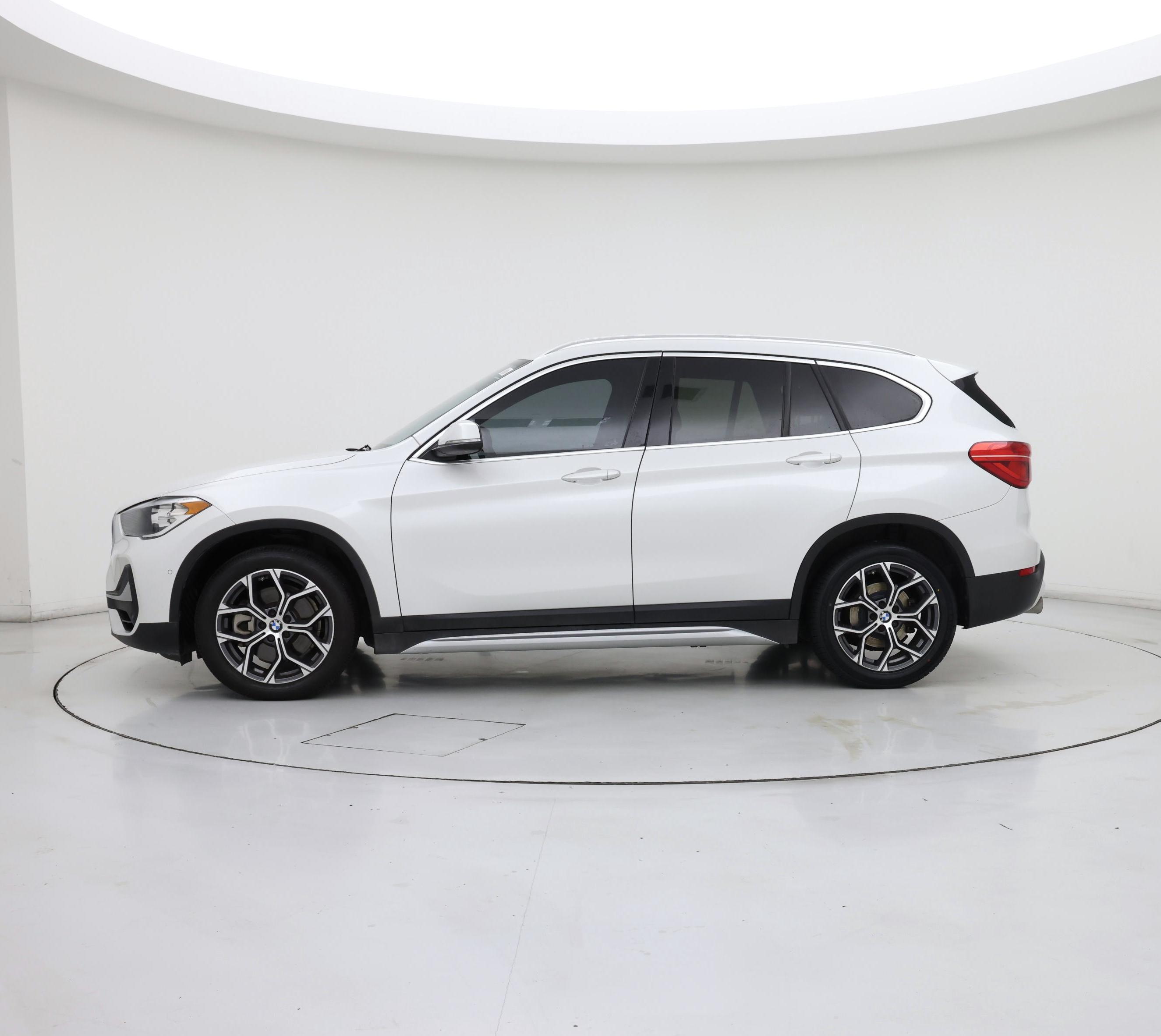 Thumbnail: 2021 BMW X1 - 3