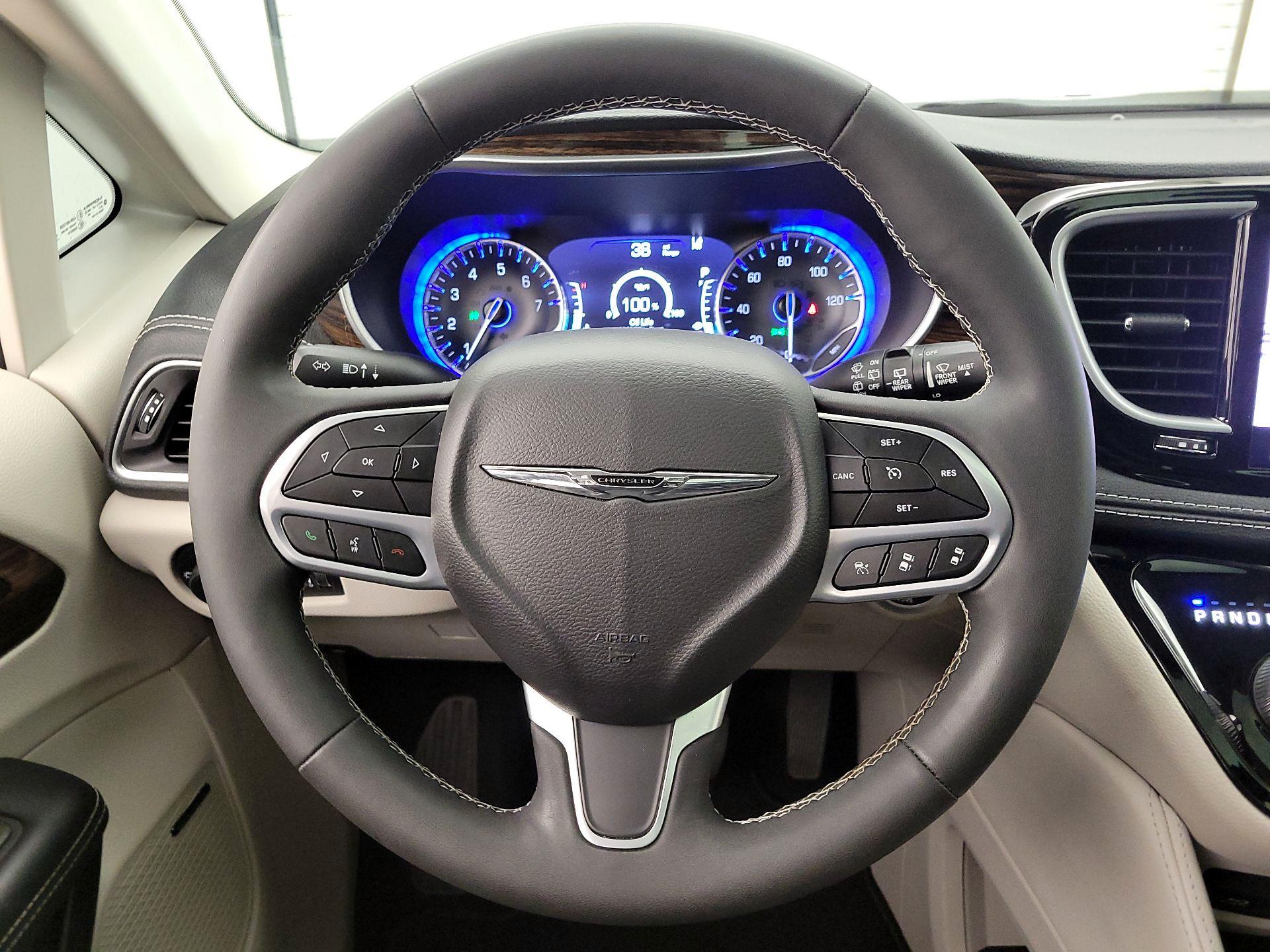 Thumbnail: 2022 Chrysler Pacifica - 10
