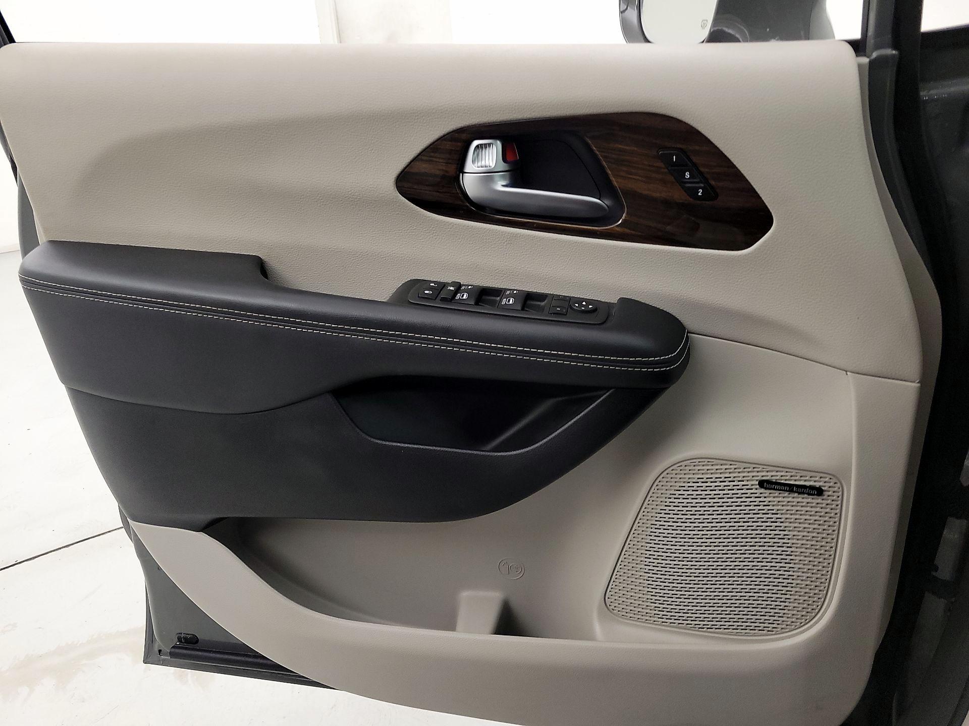 Thumbnail: 2022 Chrysler Pacifica - 12