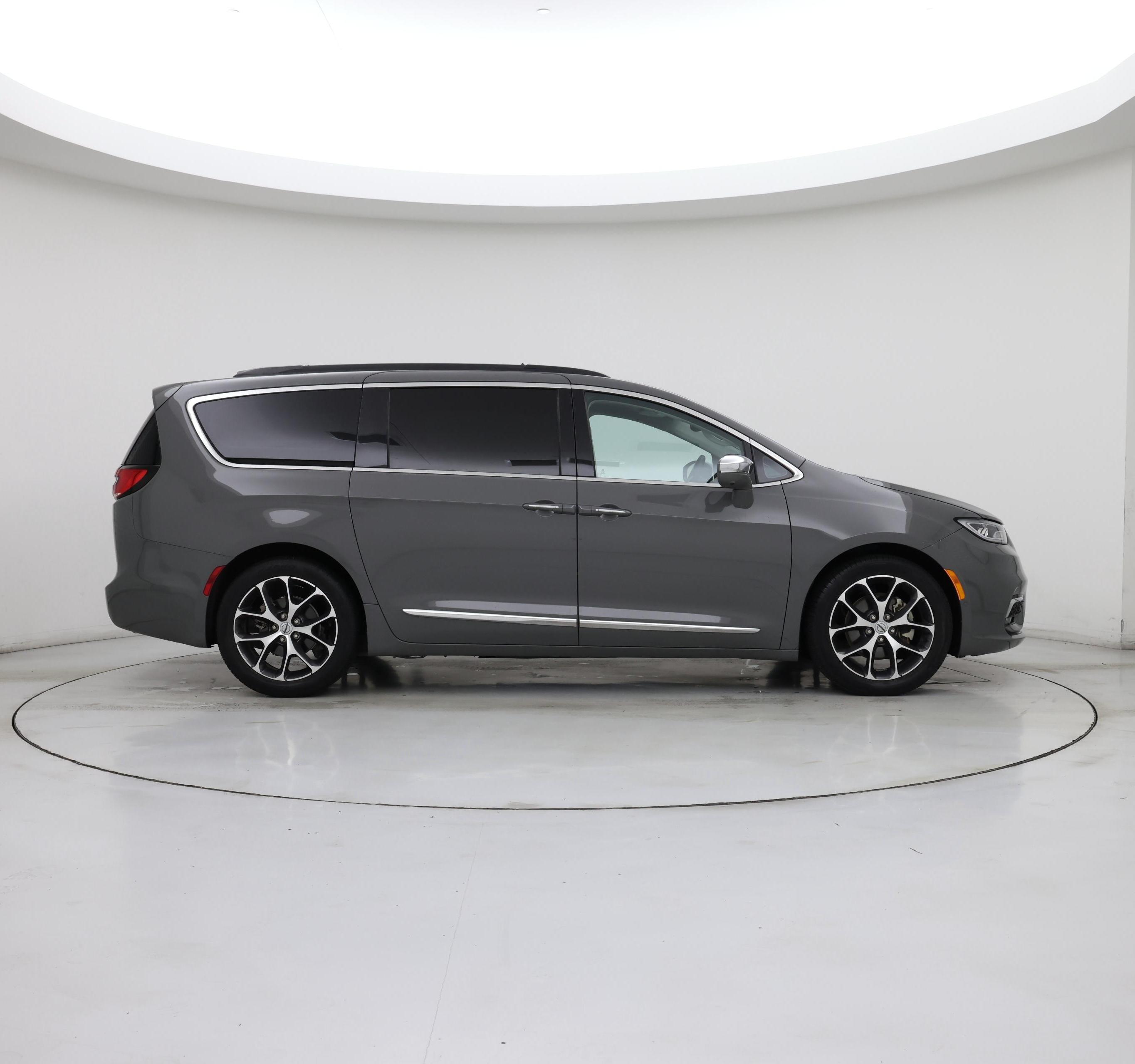 Thumbnail: 2022 Chrysler Pacifica - 7