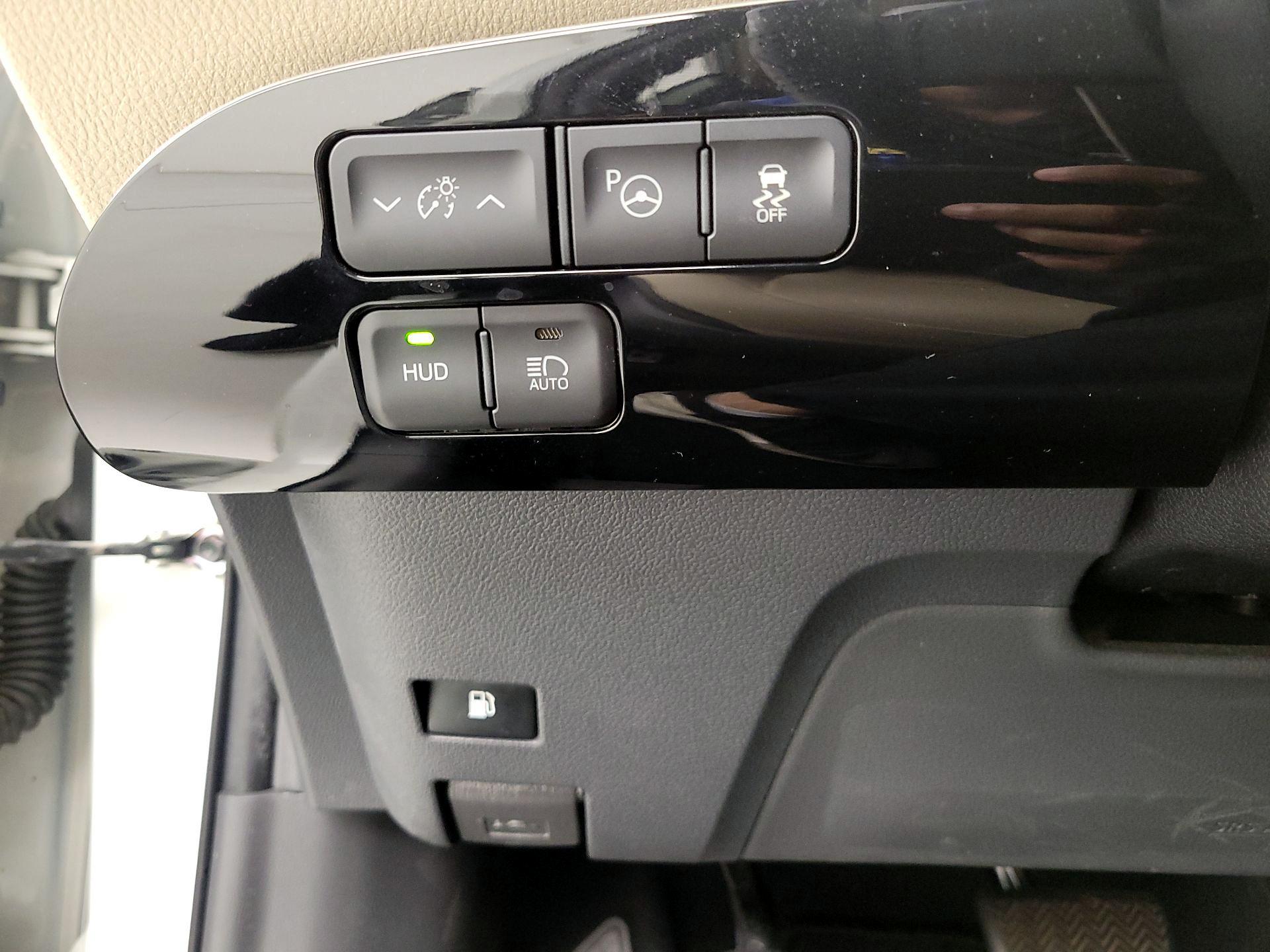 Thumbnail: 2017 Toyota Prius - 13