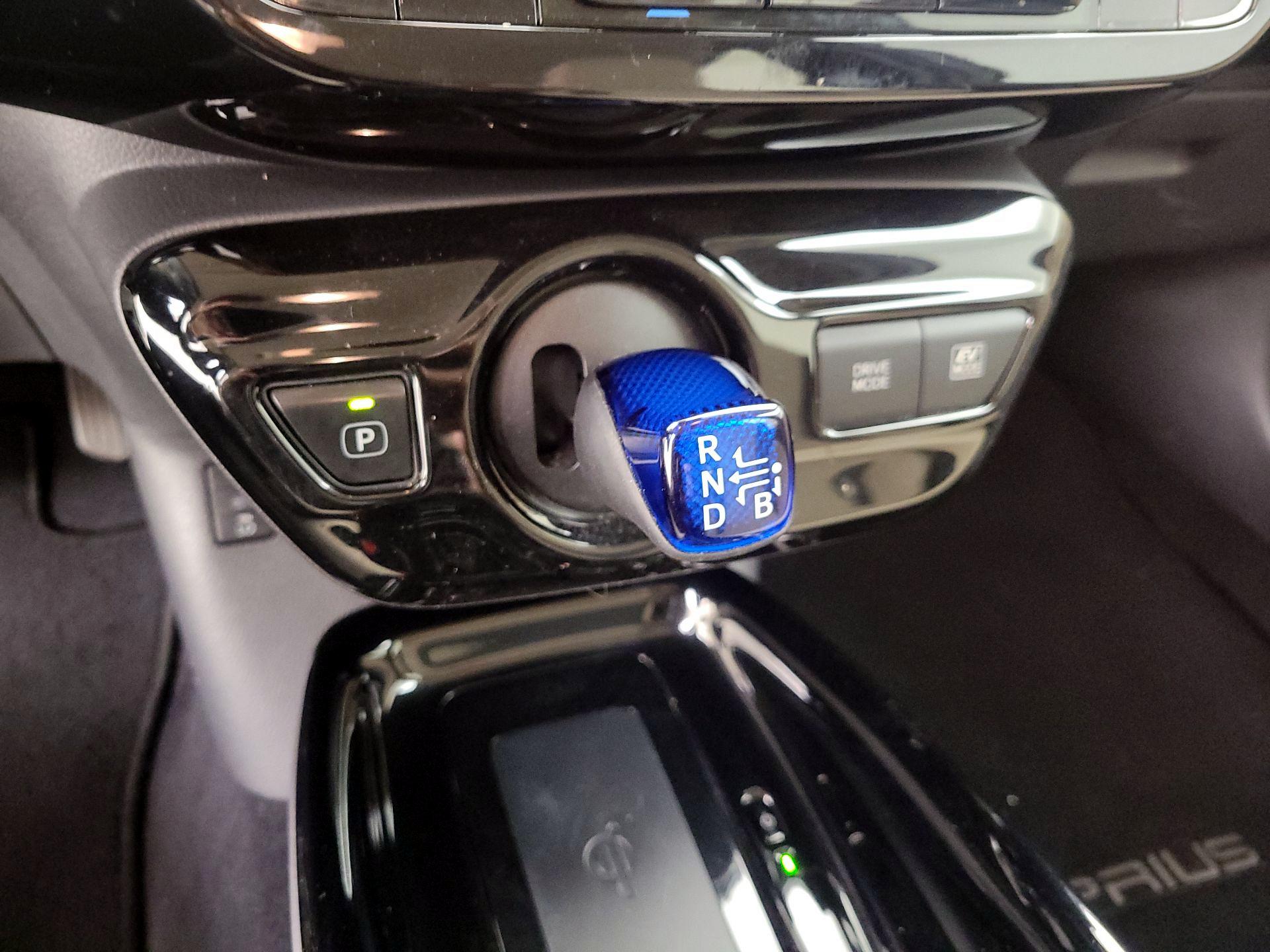 Thumbnail: 2017 Toyota Prius - 18