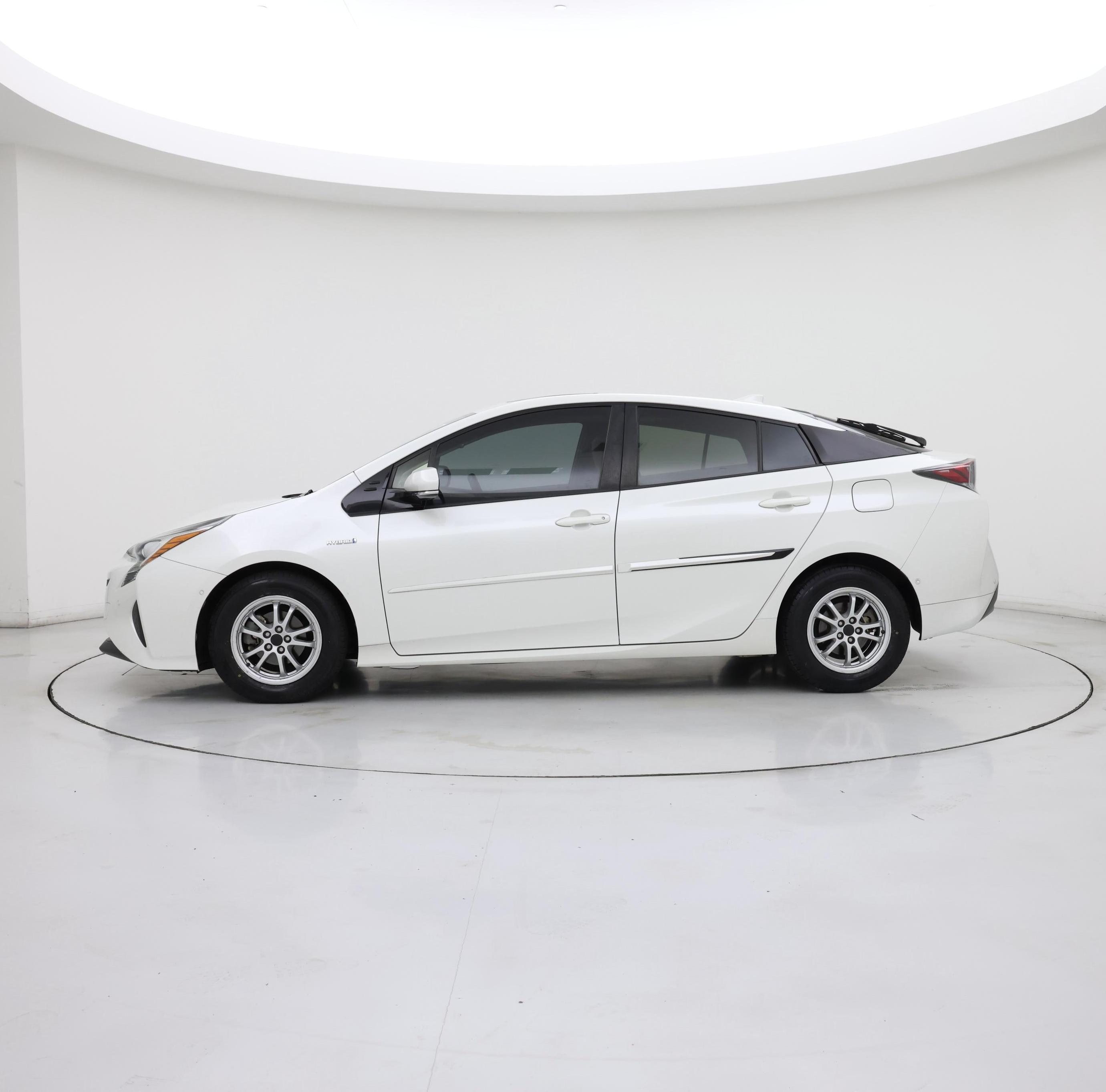 Thumbnail: 2017 Toyota Prius - 3