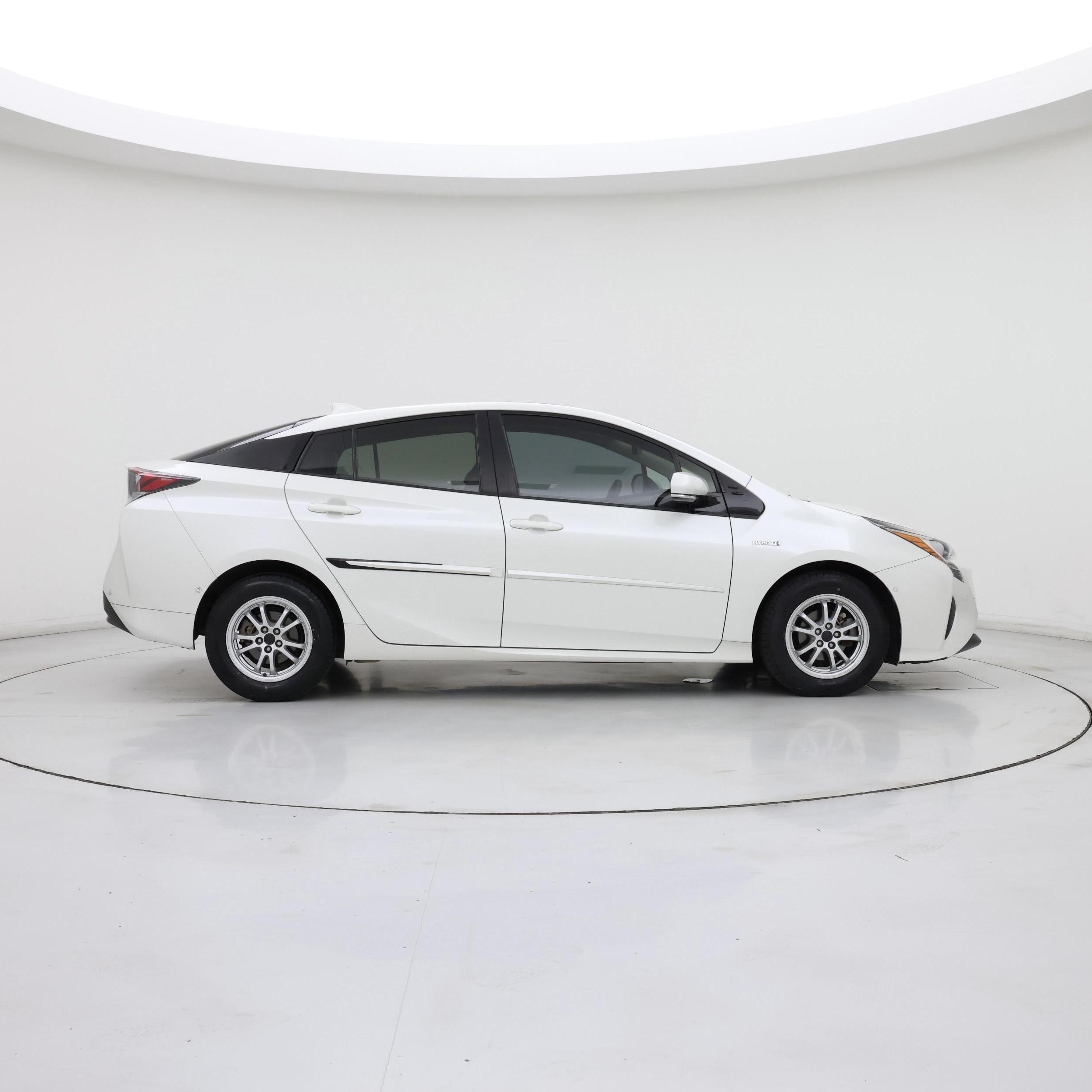 Thumbnail: 2017 Toyota Prius - 7