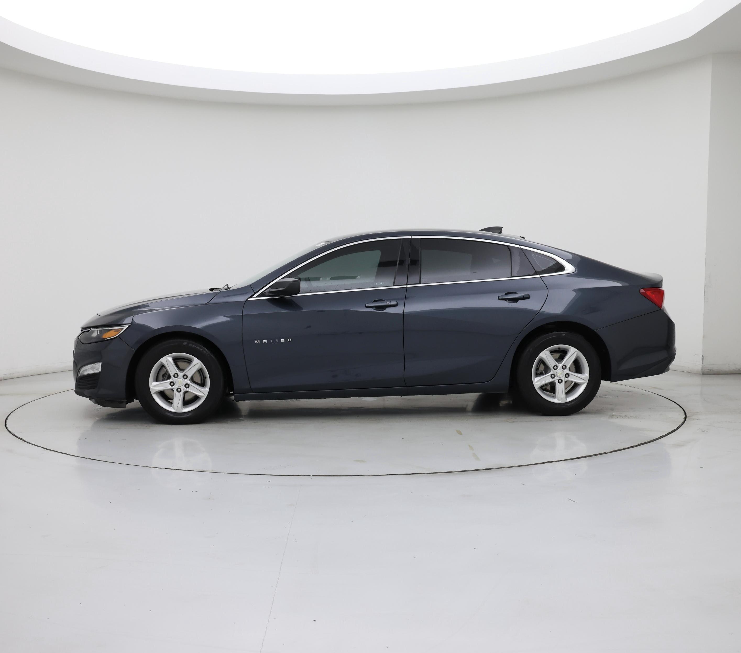 Thumbnail: 2020 Chevrolet Malibu - 3