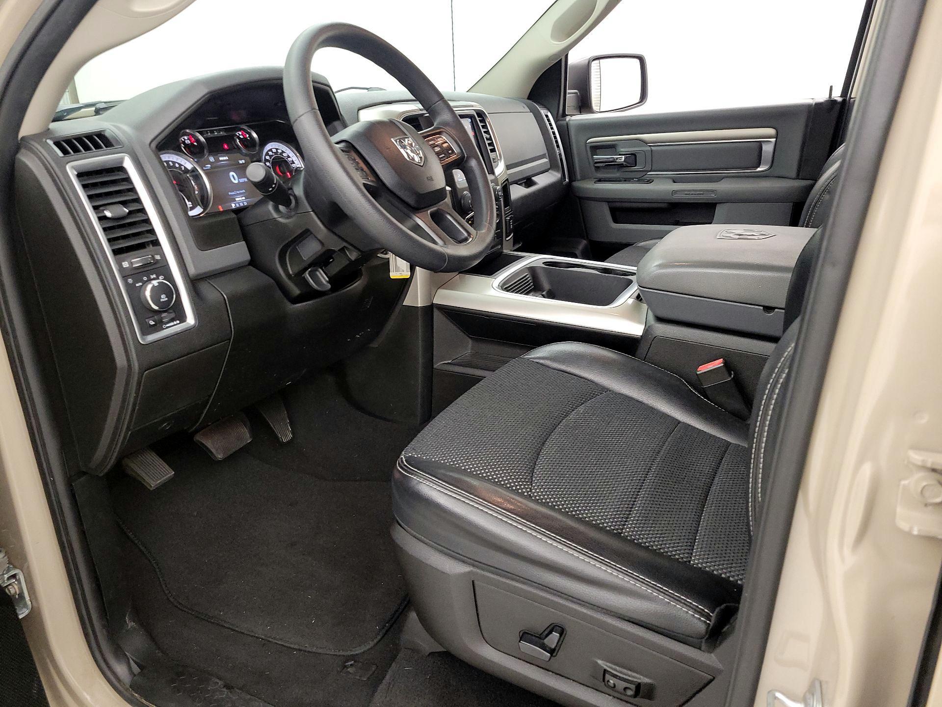 Thumbnail: 2019 RAM 1500 Classic - 11