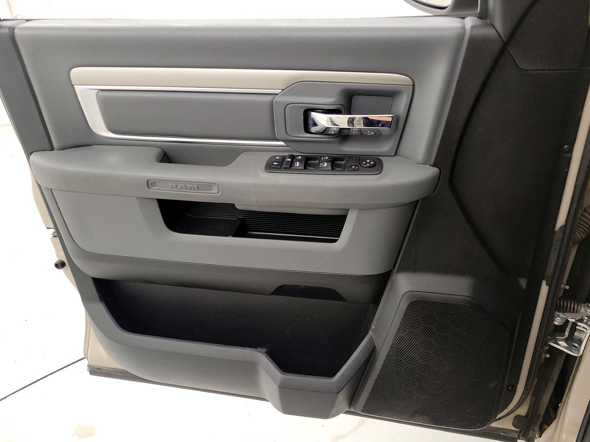 Thumbnail: 2019 RAM 1500 Classic - 12