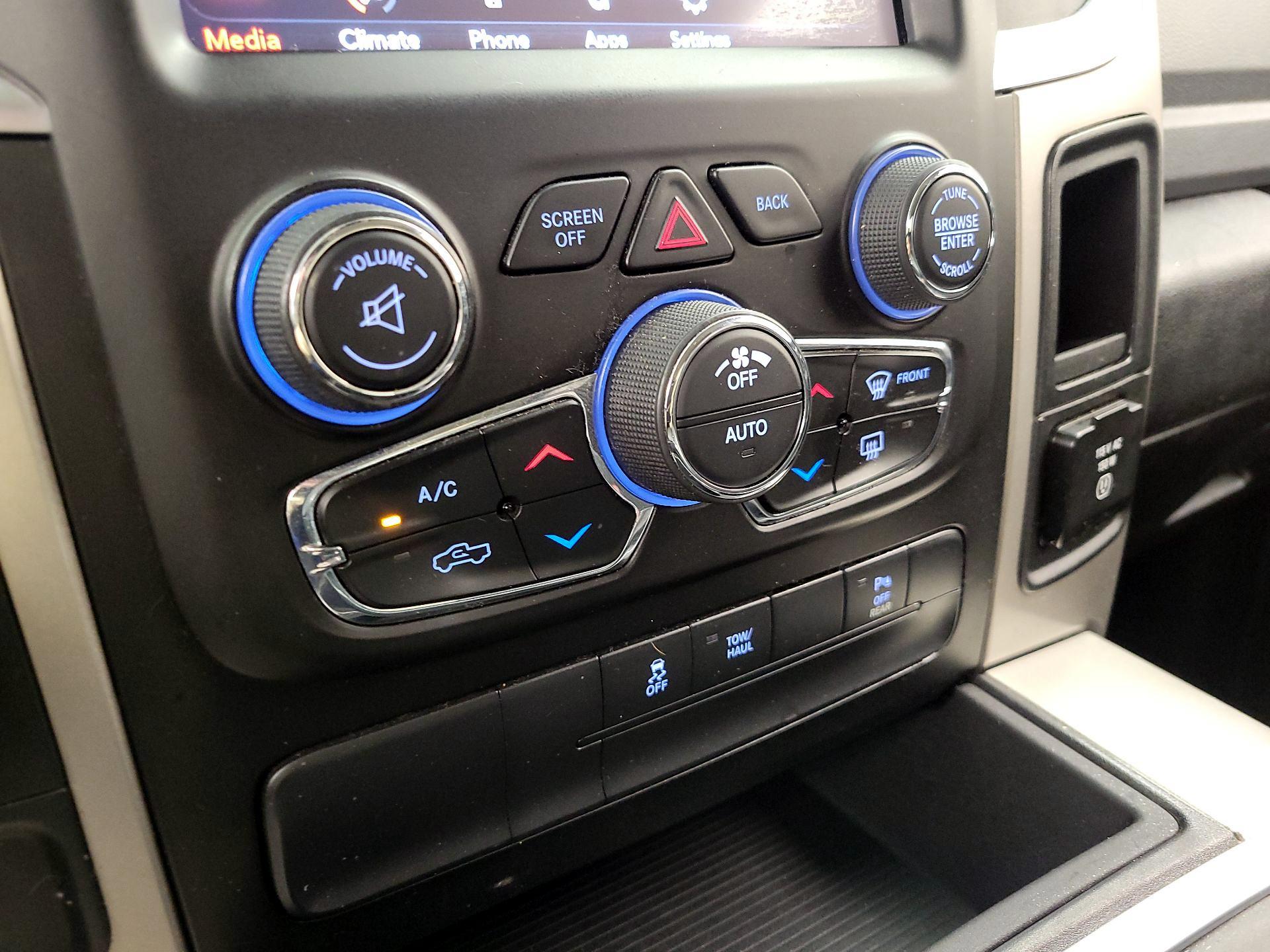 Thumbnail: 2019 RAM 1500 Classic - 16