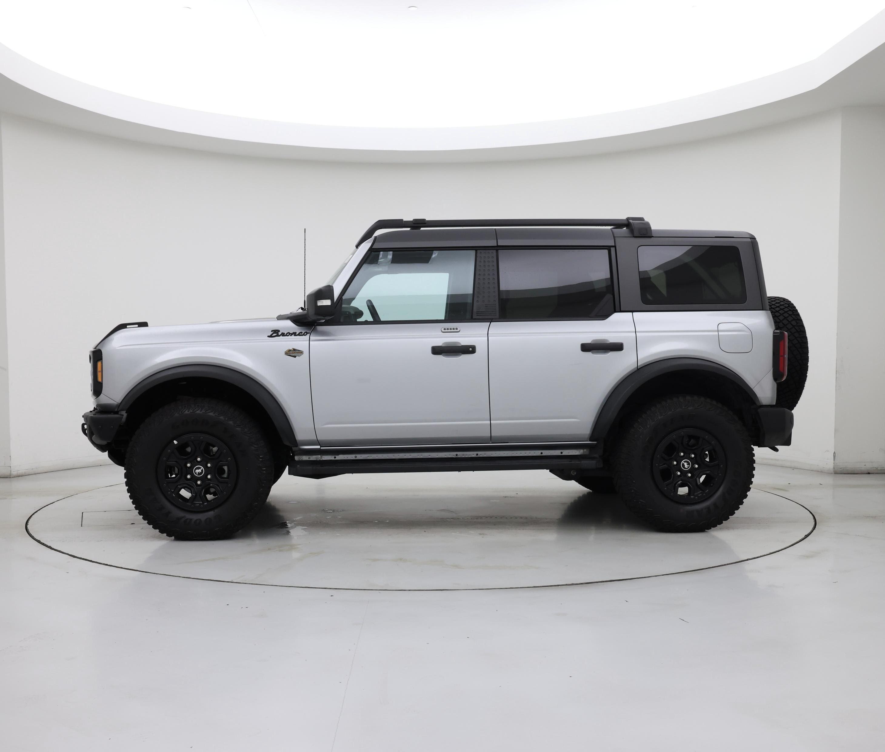 Thumbnail: 2023 Ford Bronco - 3