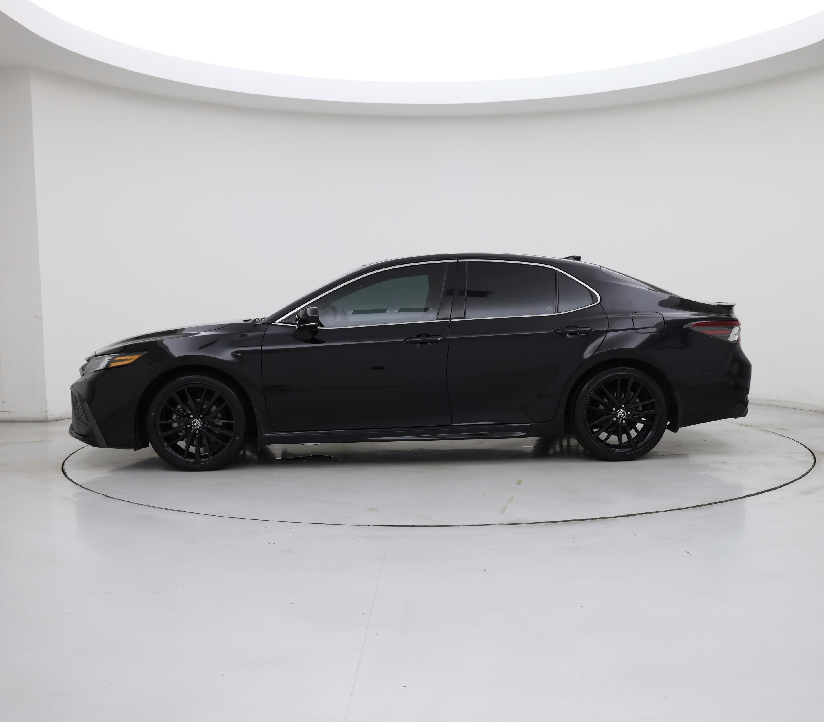 Thumbnail: 2021 Toyota Camry - 3