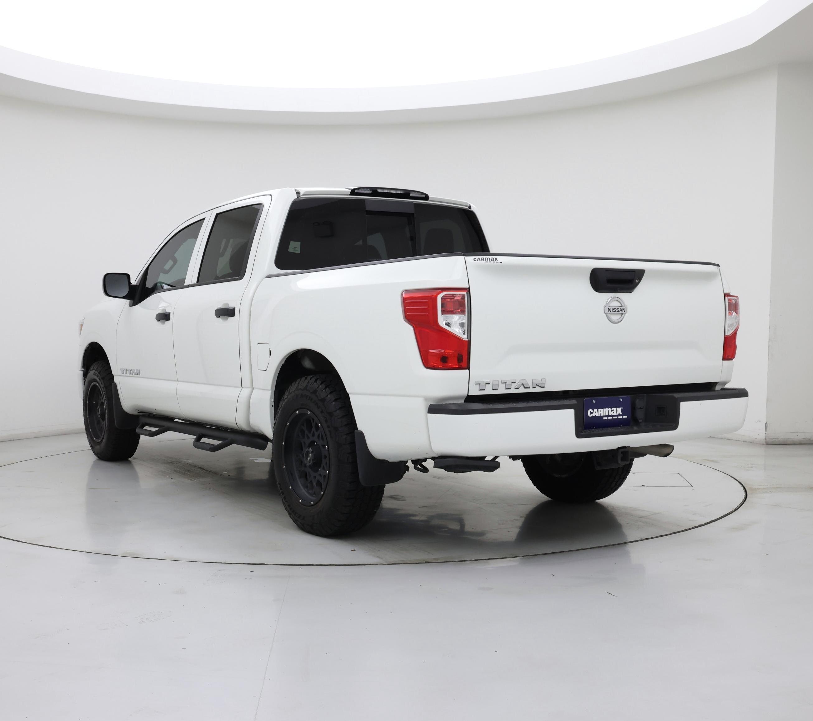 Thumbnail: 2019 Nissan Titan - 2