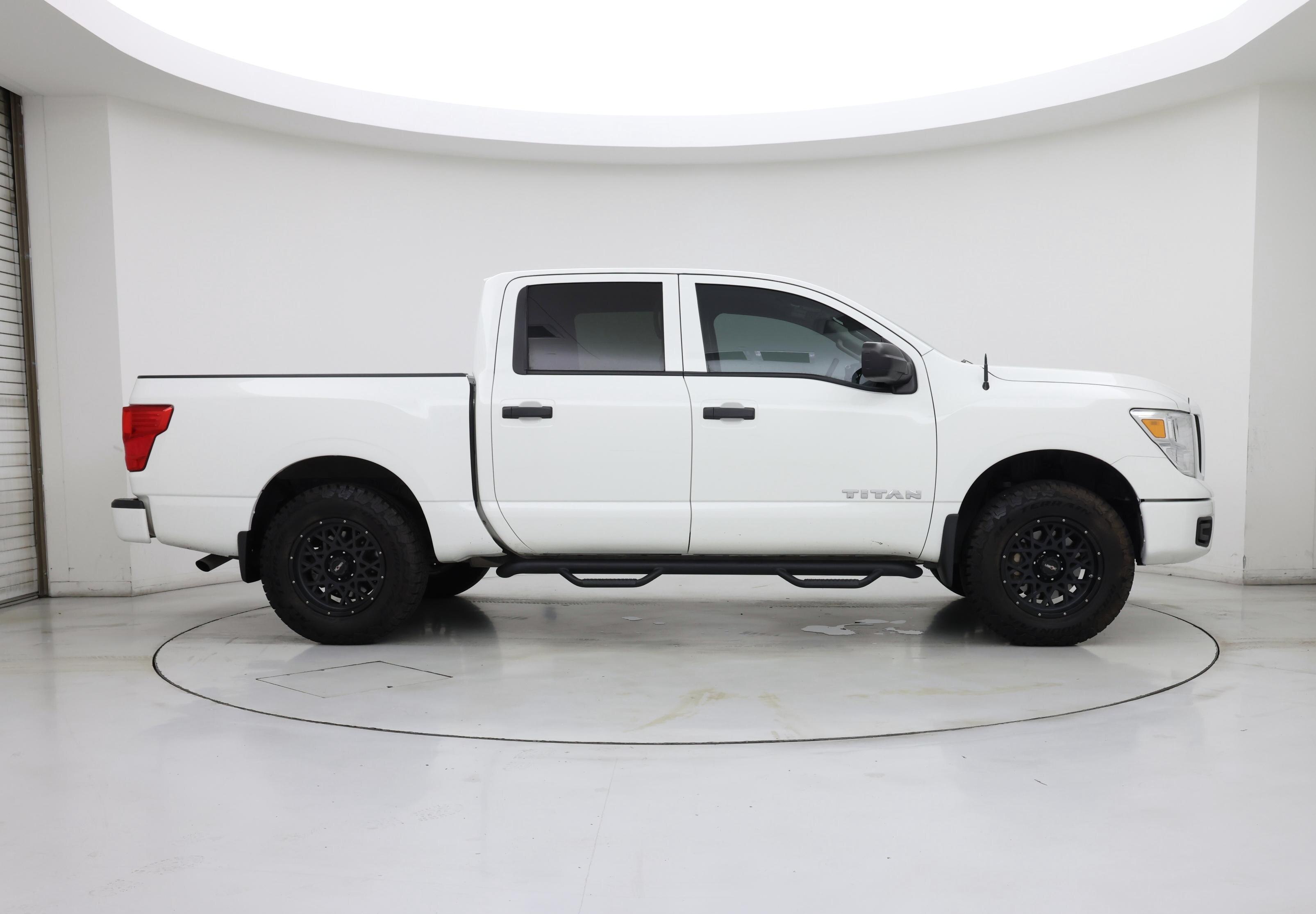 Thumbnail: 2019 Nissan Titan - 7