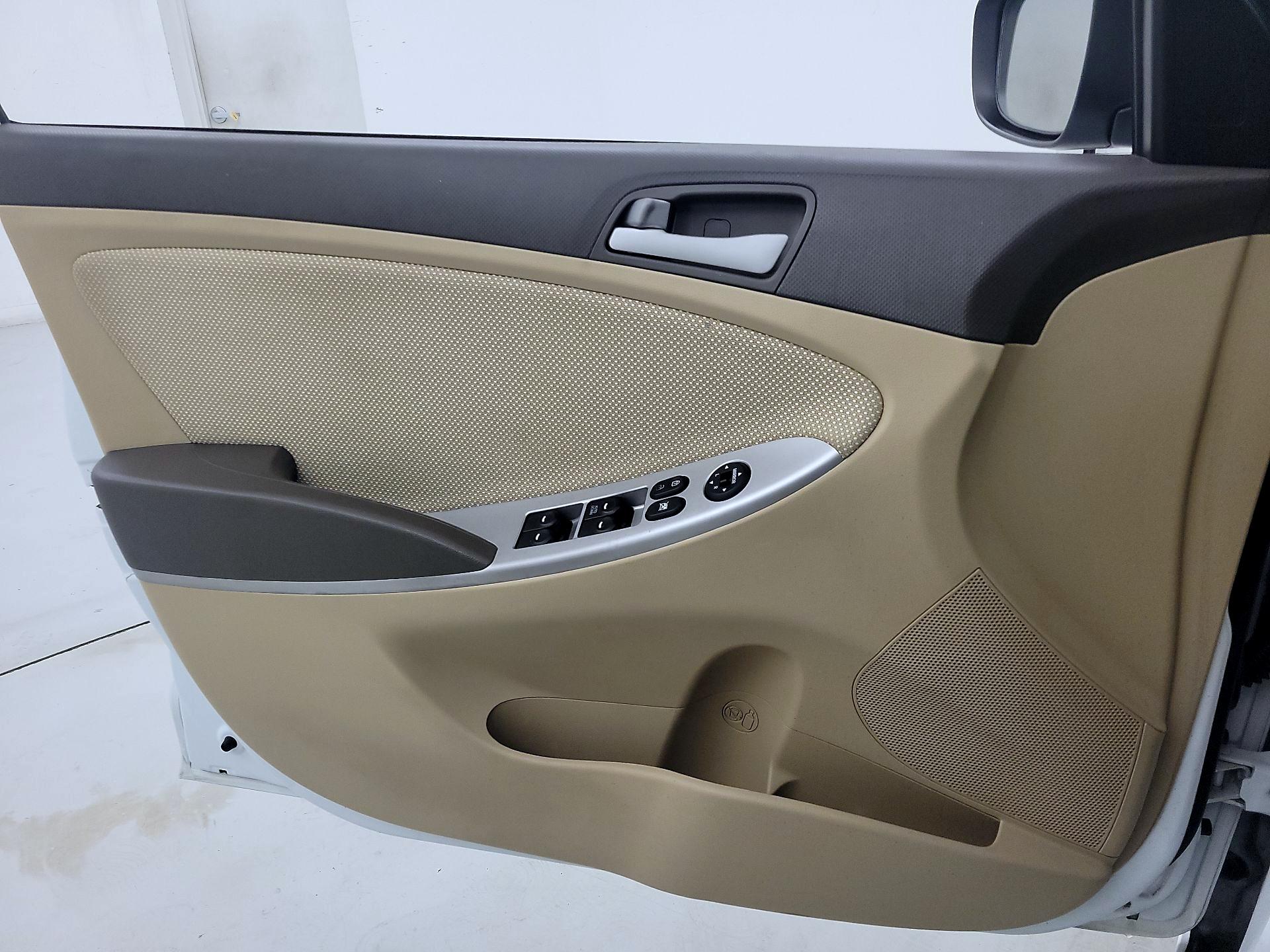 Thumbnail: 2013 Hyundai Accent - 12