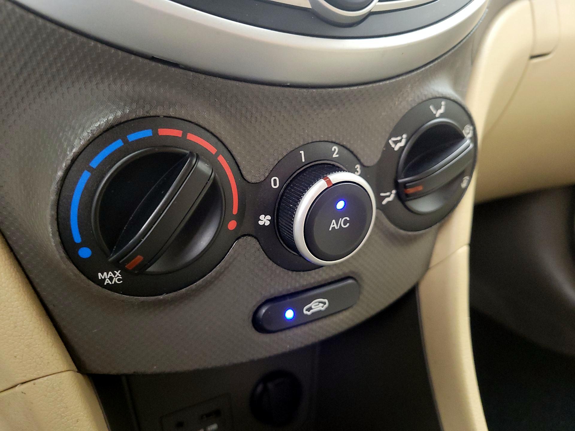 Thumbnail: 2013 Hyundai Accent - 15