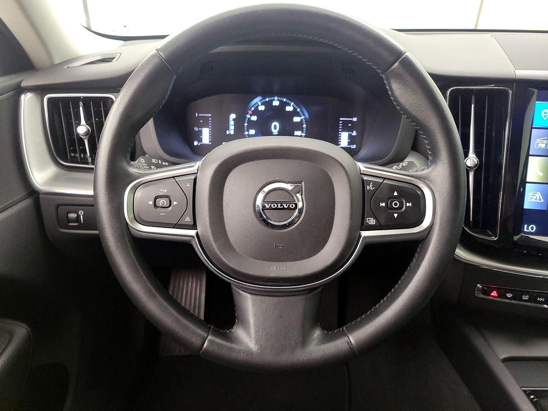 Thumbnail: 2019 Volvo XC60 - 10