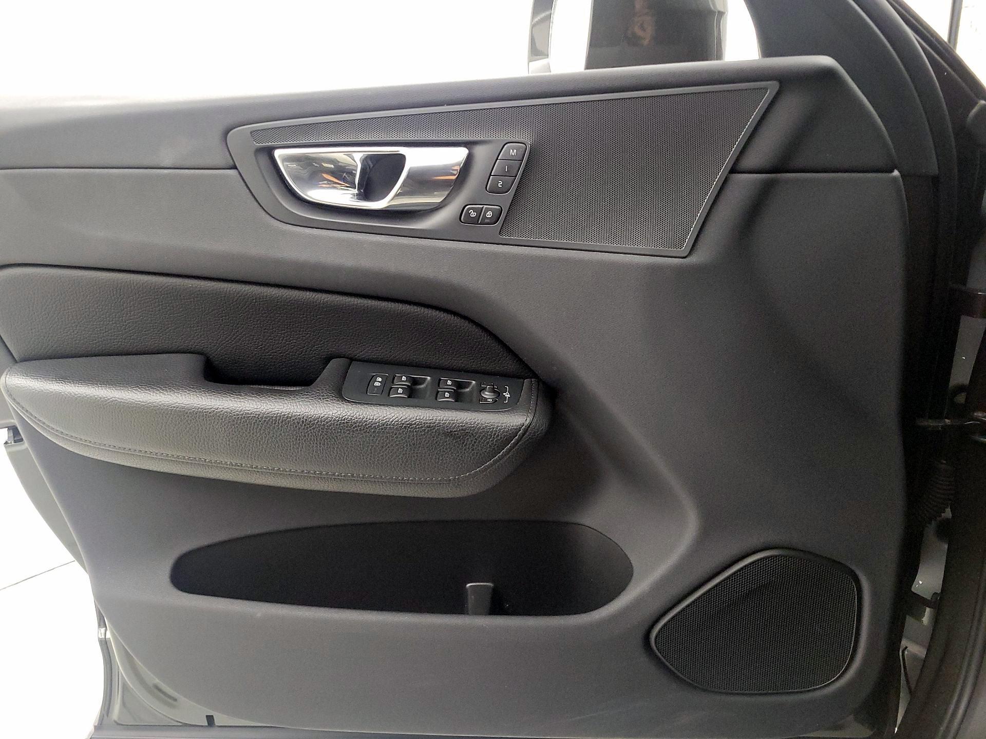 Thumbnail: 2019 Volvo XC60 - 12
