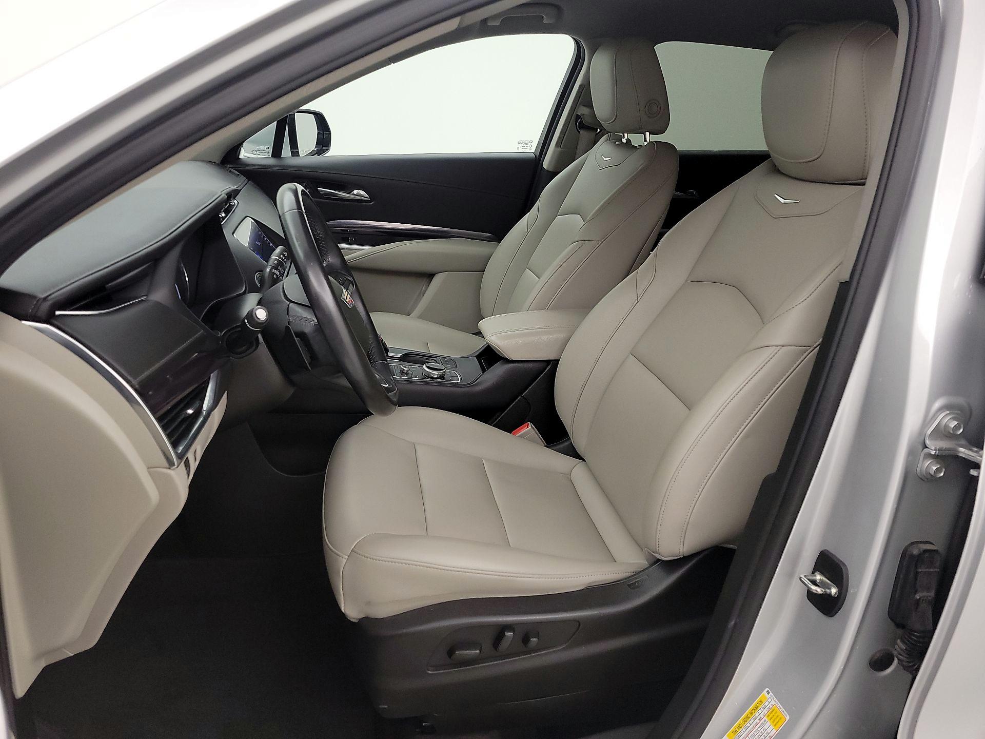 Thumbnail: 2022 Cadillac XT4 - 11