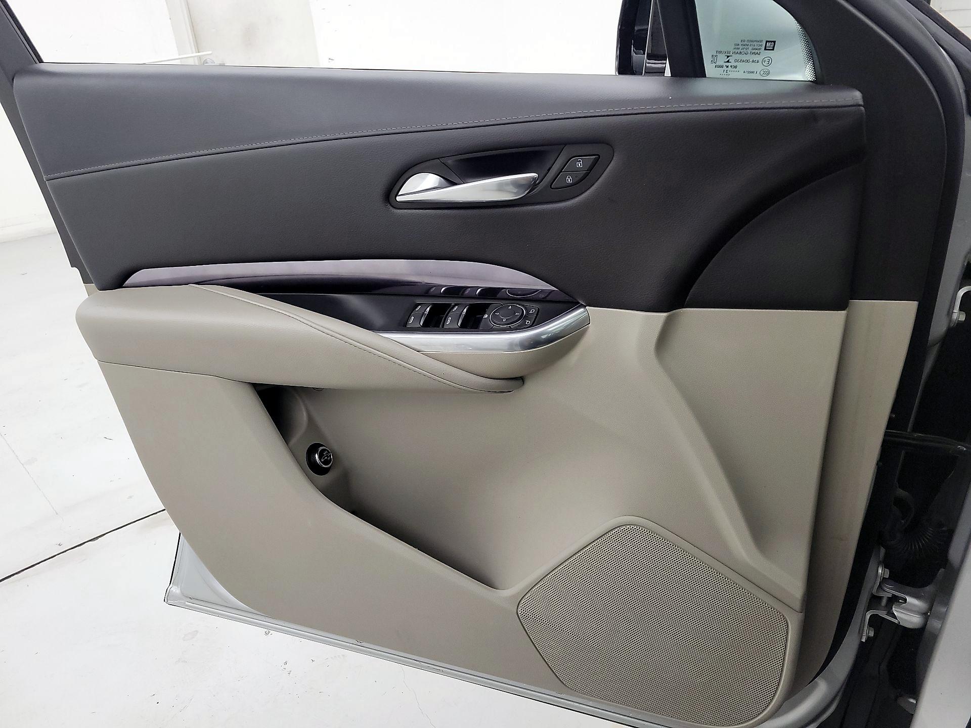 Thumbnail: 2022 Cadillac XT4 - 12