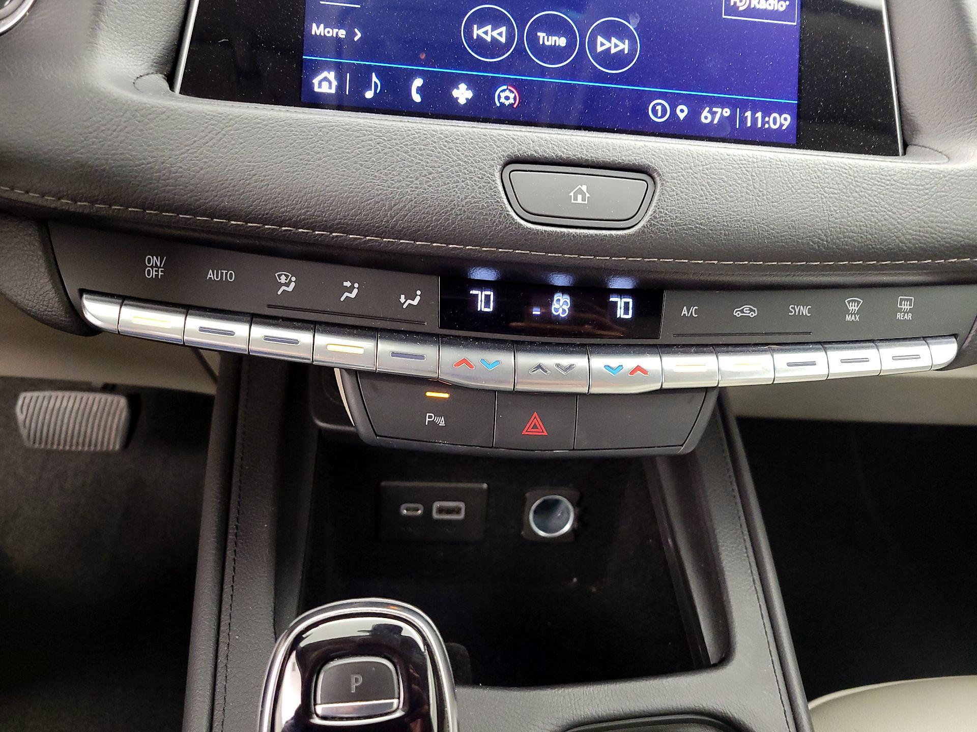 Thumbnail: 2022 Cadillac XT4 - 16