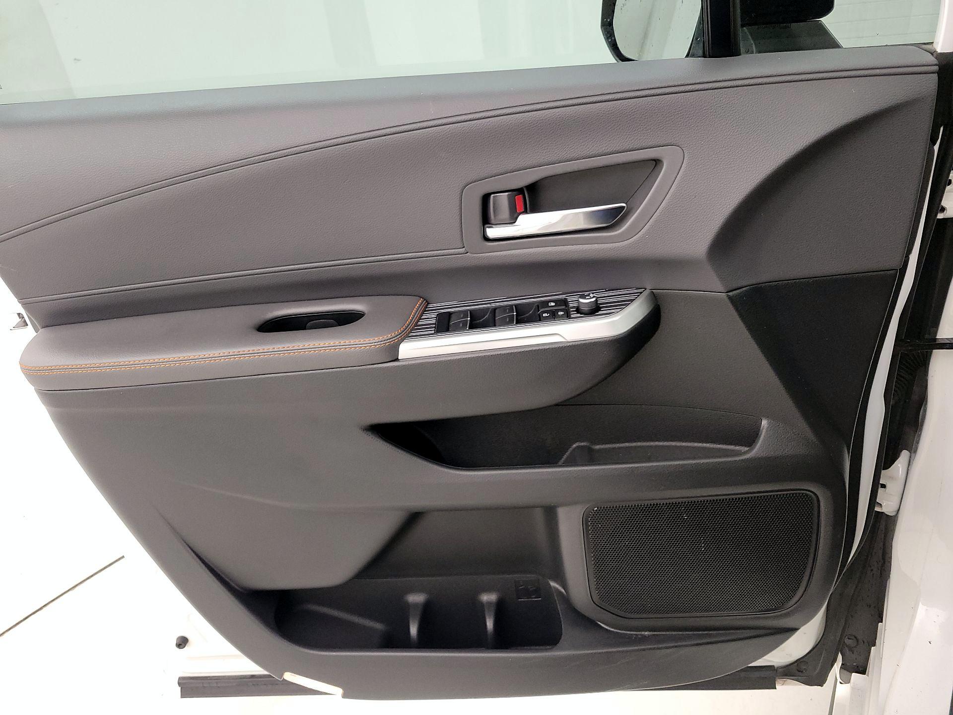 Thumbnail: 2022 Toyota Sienna - 12