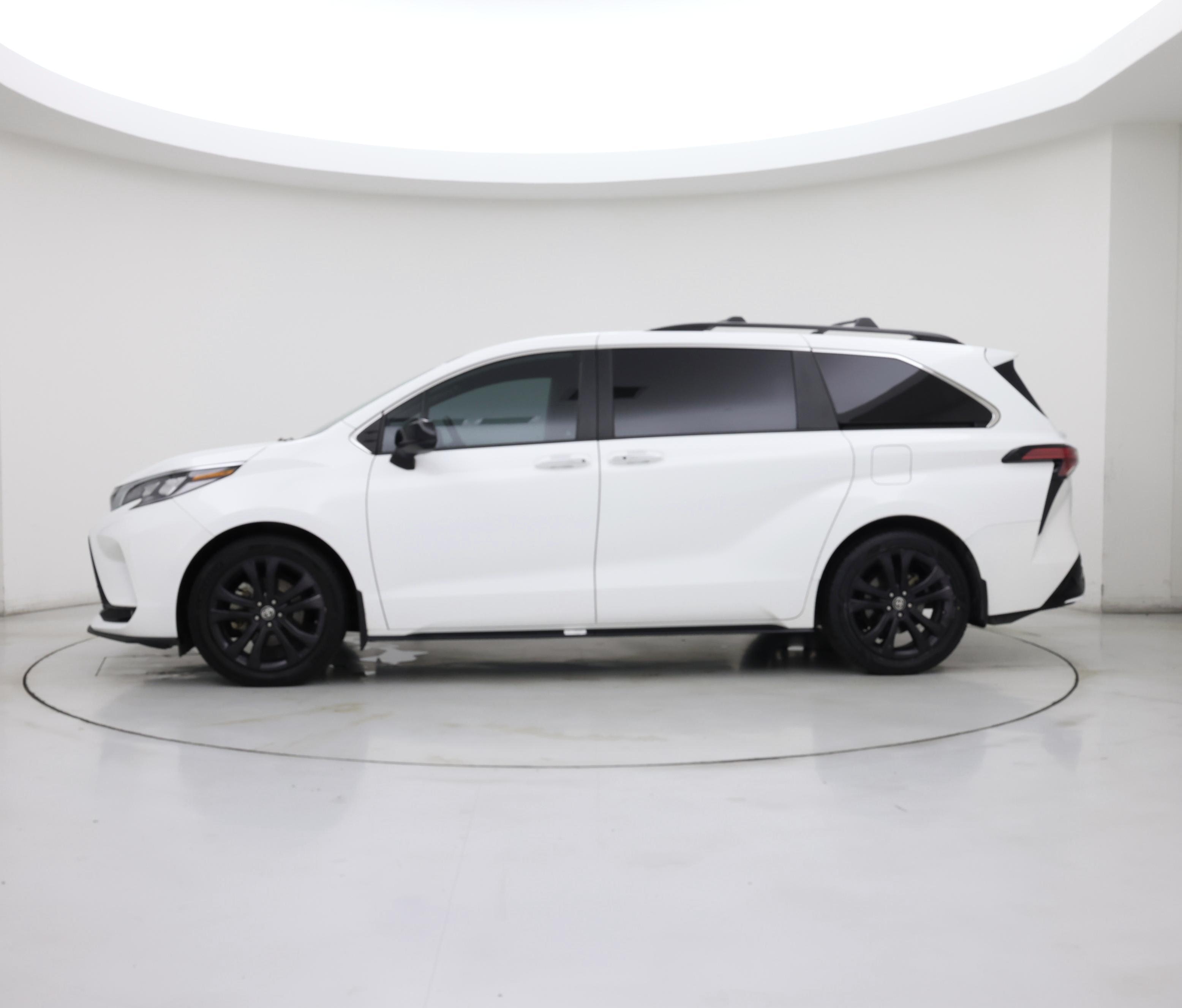 Thumbnail: 2022 Toyota Sienna - 3
