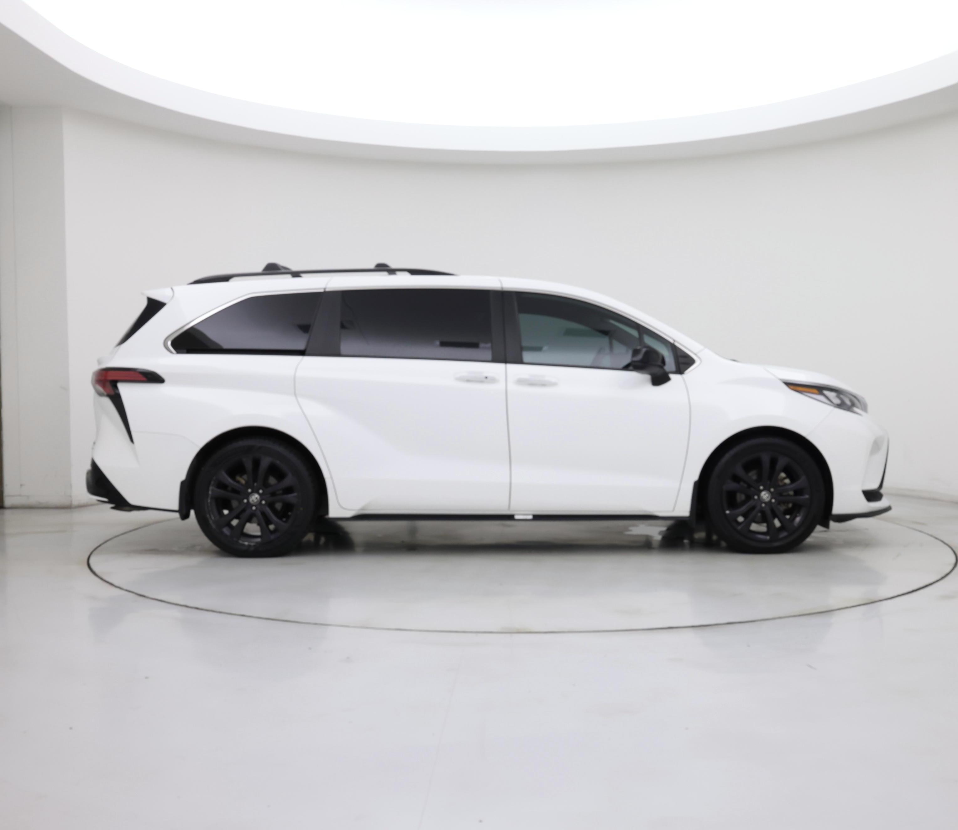 Thumbnail: 2022 Toyota Sienna - 7