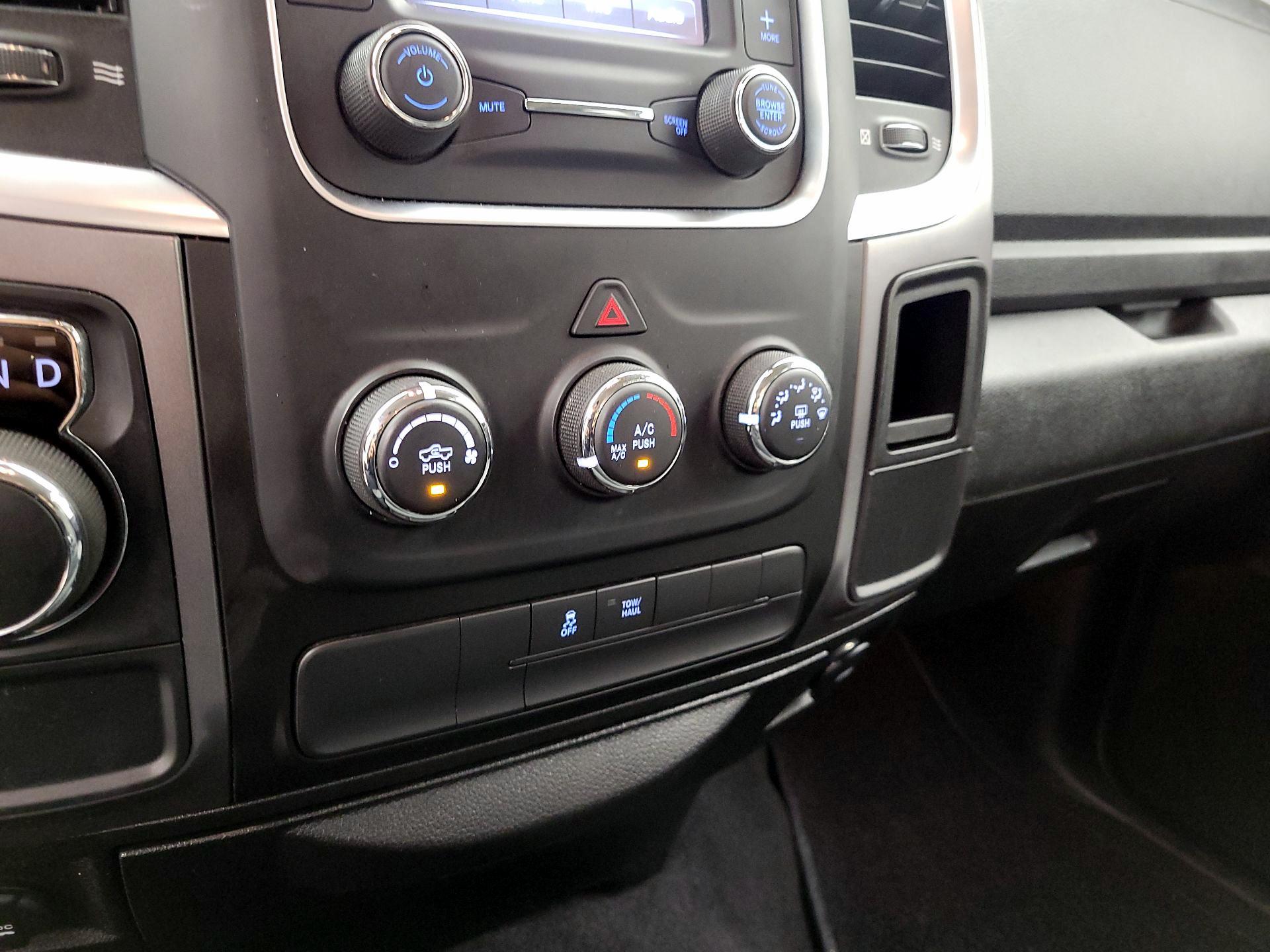 Thumbnail: 2022 RAM 1500 Classic - 16