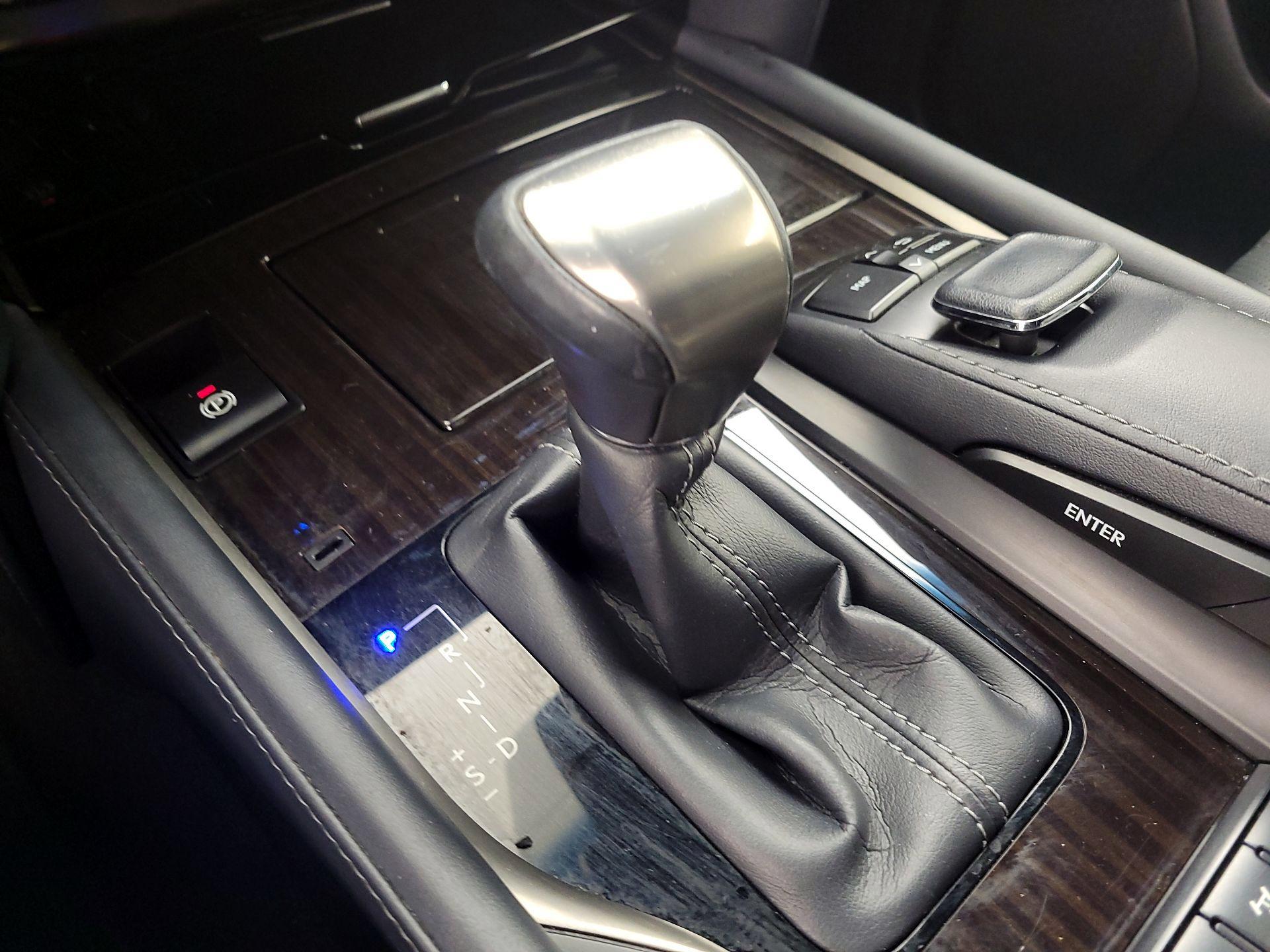 Thumbnail: 2021 Lexus LX - 18
